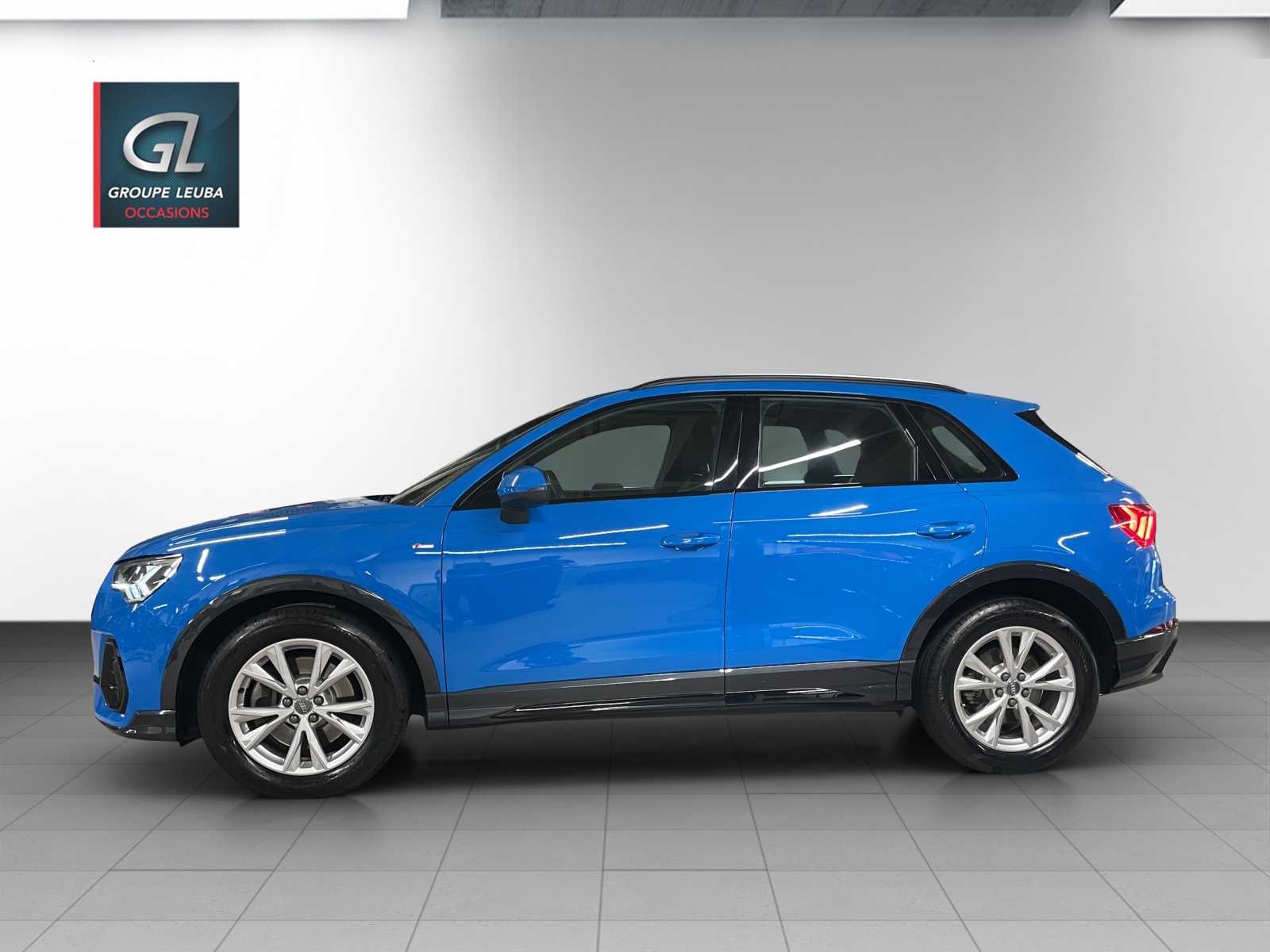 AUDI Q3 40 TFSI S line quattro-image-2