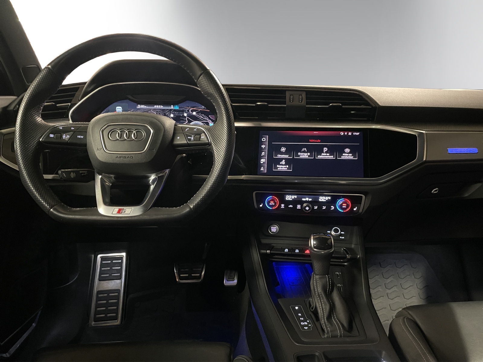 AUDI Q3 40 TFSI S line quattro-image-11