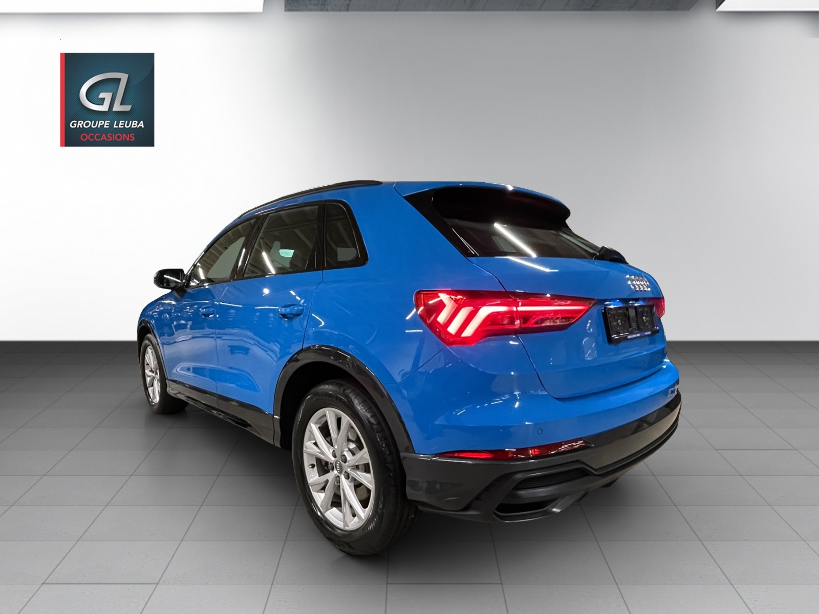 AUDI Q3 40 TFSI S line quattro-image-3