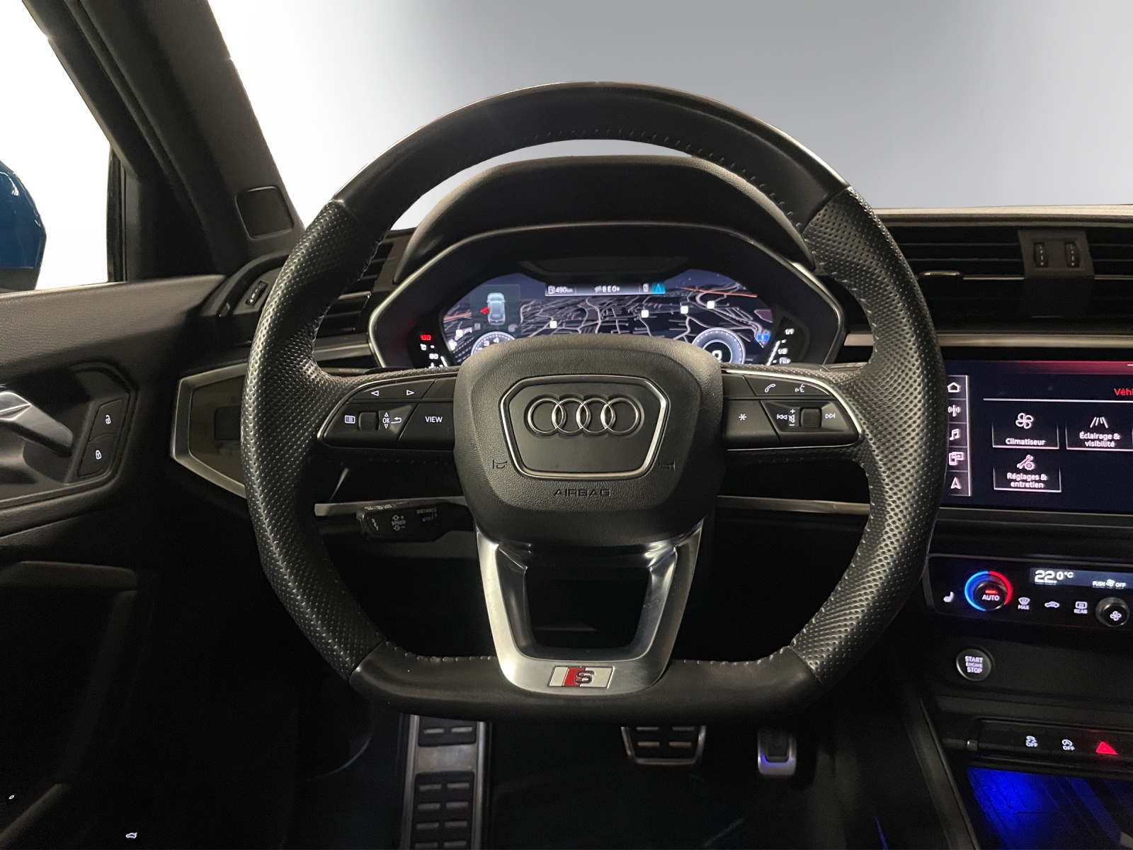 AUDI Q3 40 TFSI S line quattro-image-13