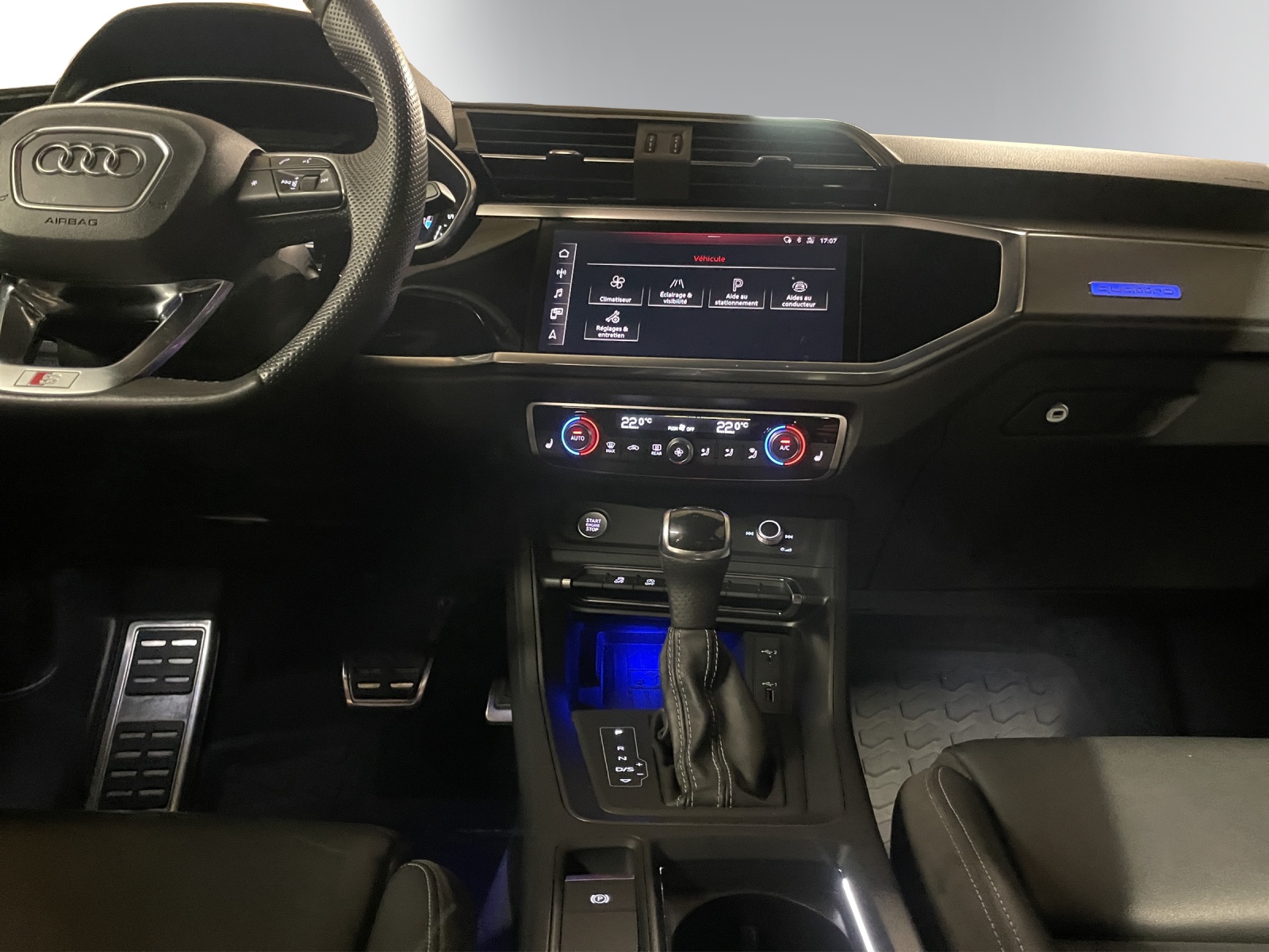 AUDI Q3 40 TFSI S line quattro-image-14