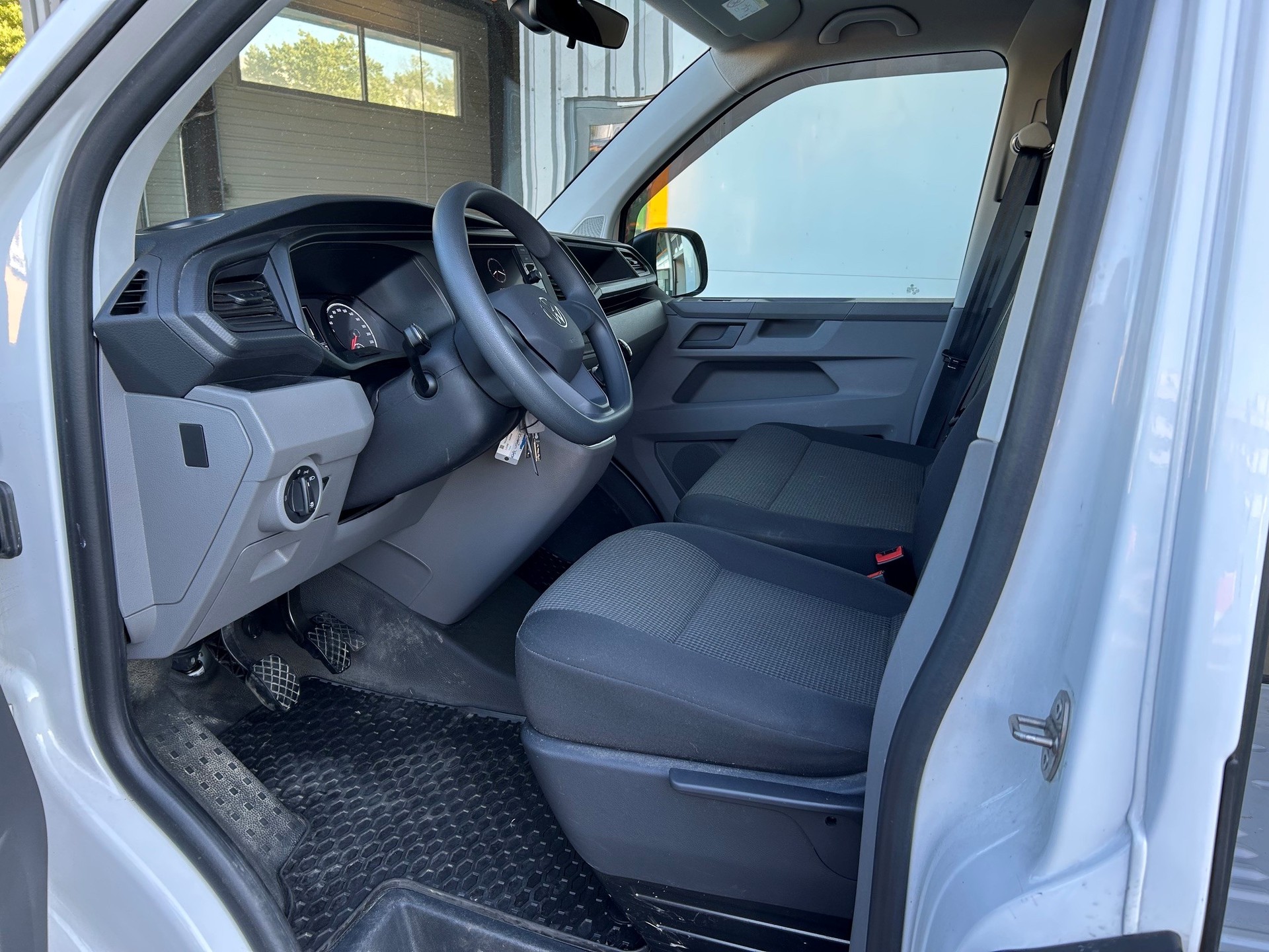 VW T6.1 Transporter Entry 150PS TDI-image-6