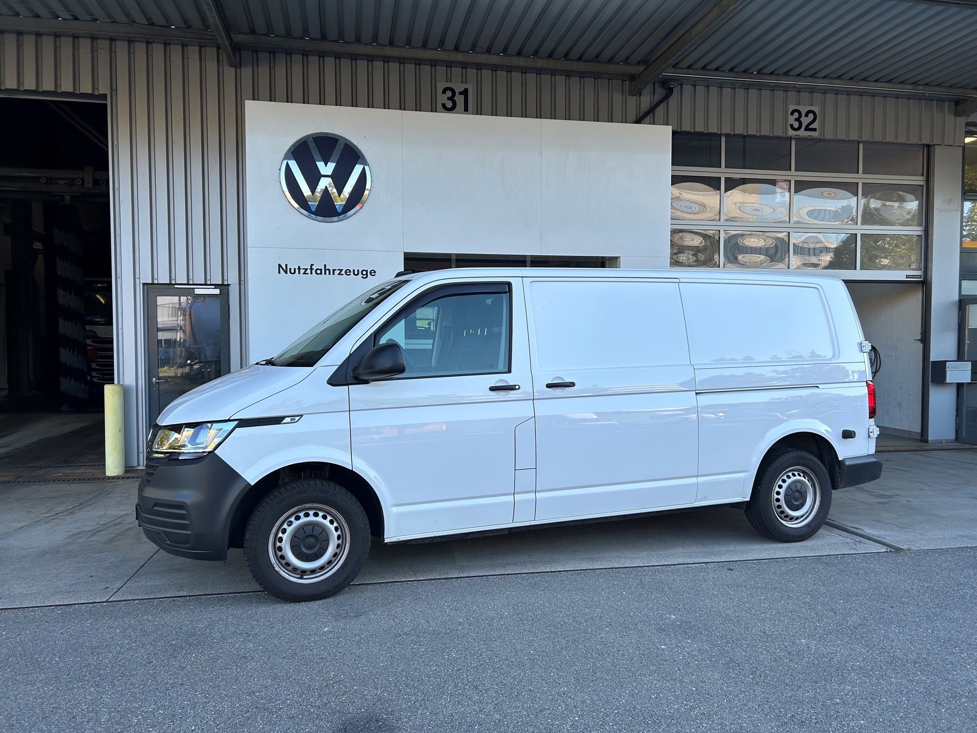 VW T6.1 Transporter Entry 150PS TDI-showroom-element-1