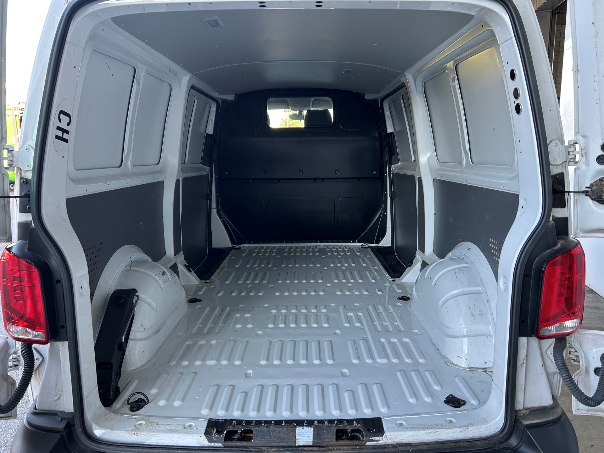 VW T6.1 Transporter Entry 150PS TDI-image-4