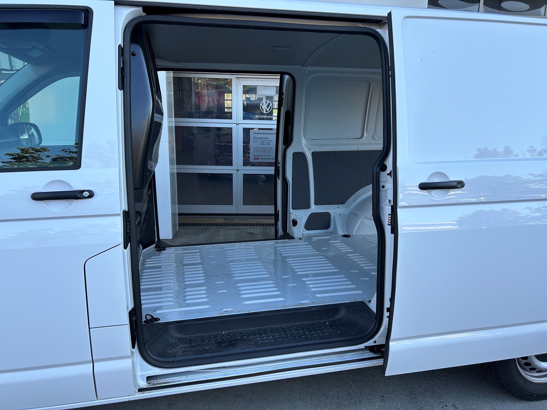VW T6.1 Transporter Entry 150PS TDI-image-5