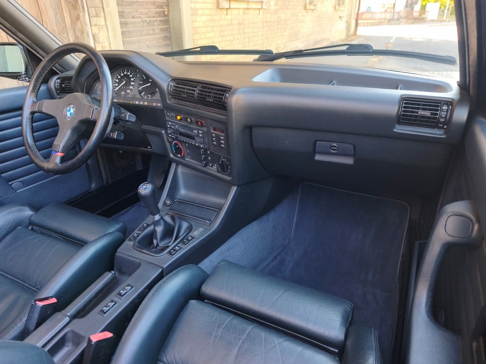 BMW 325i Cabrio-image-11