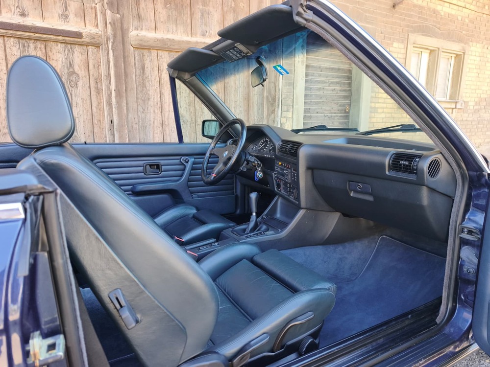 BMW 325i Cabrio-image-6