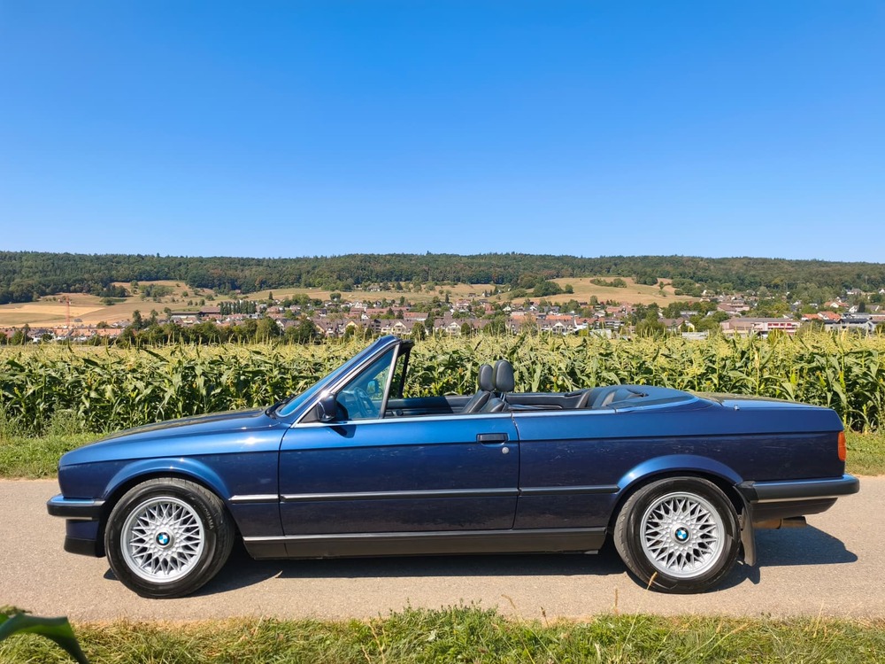 BMW 325i Cabrio-image-2