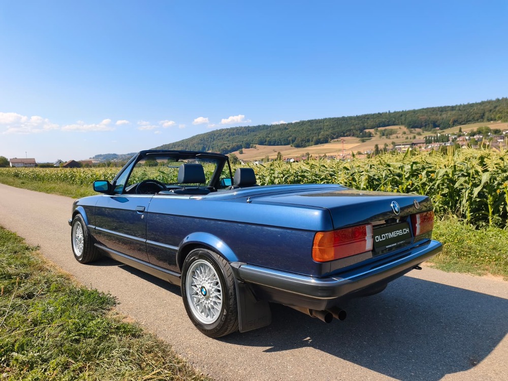 BMW 325i Cabrio-image-1