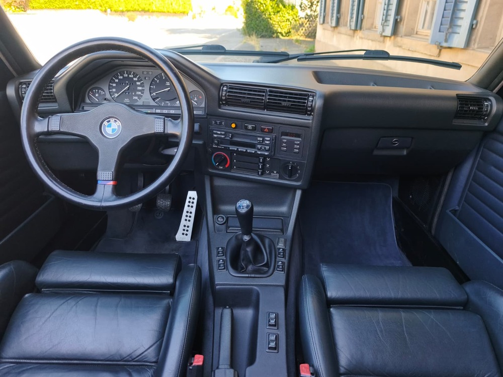 BMW 325i Cabrio-image-9