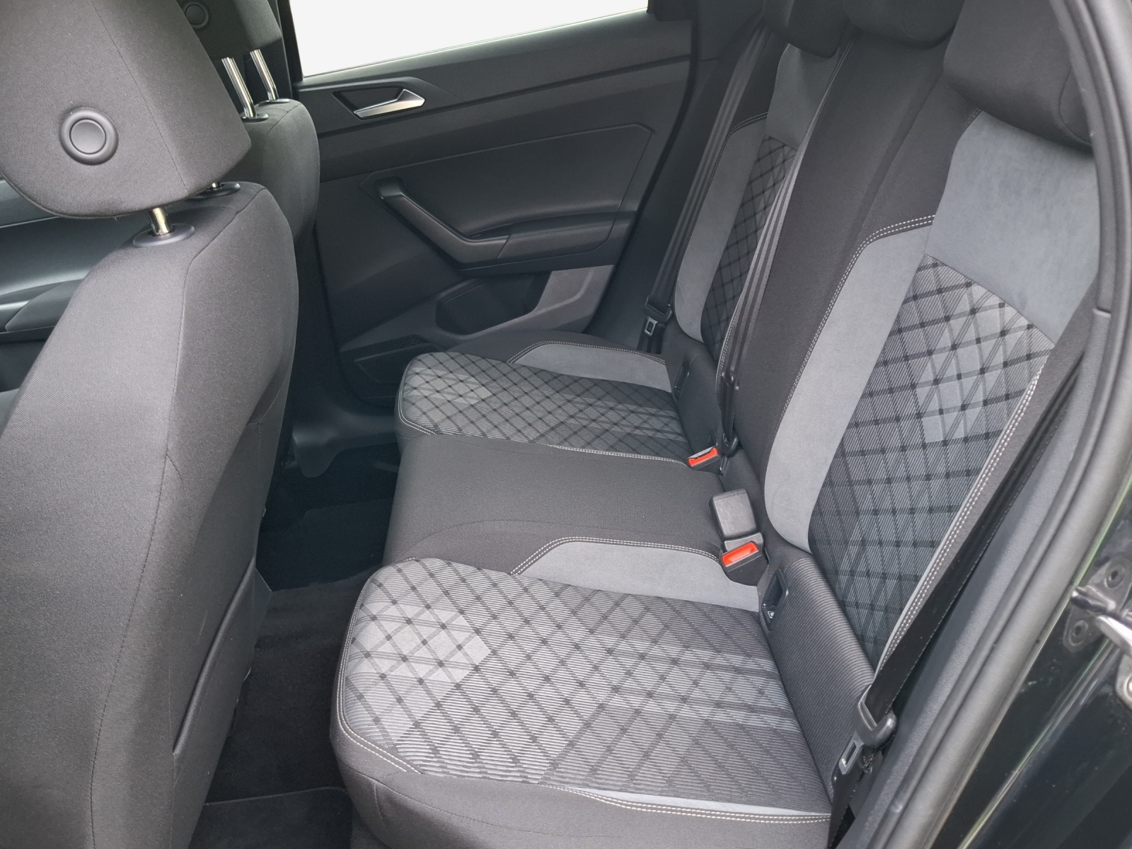 VW Taigo 1.0 TSI R-Line DSG-image-11