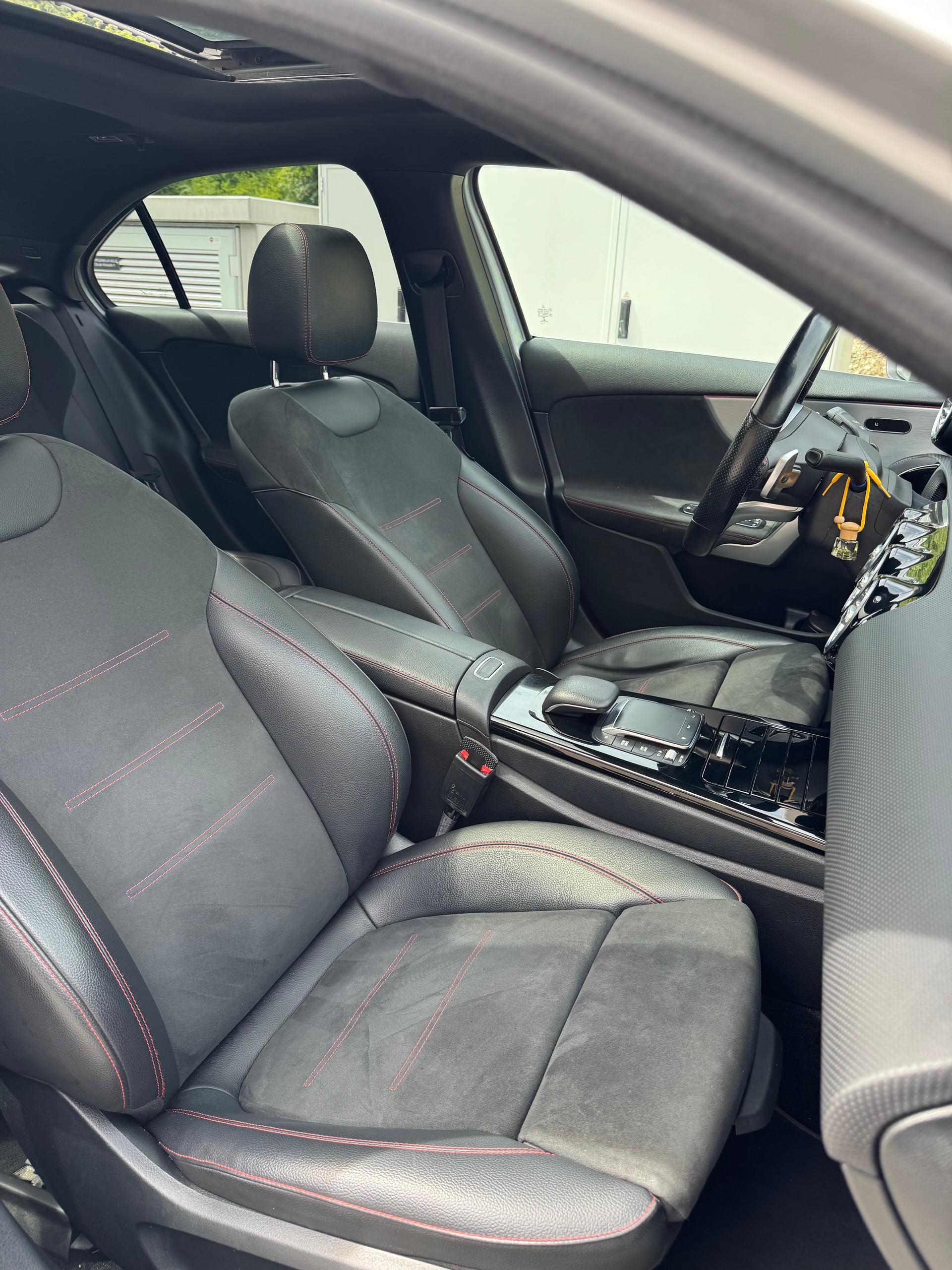 MERCEDES-BENZ A 220 AMG Line 4m-image-3
