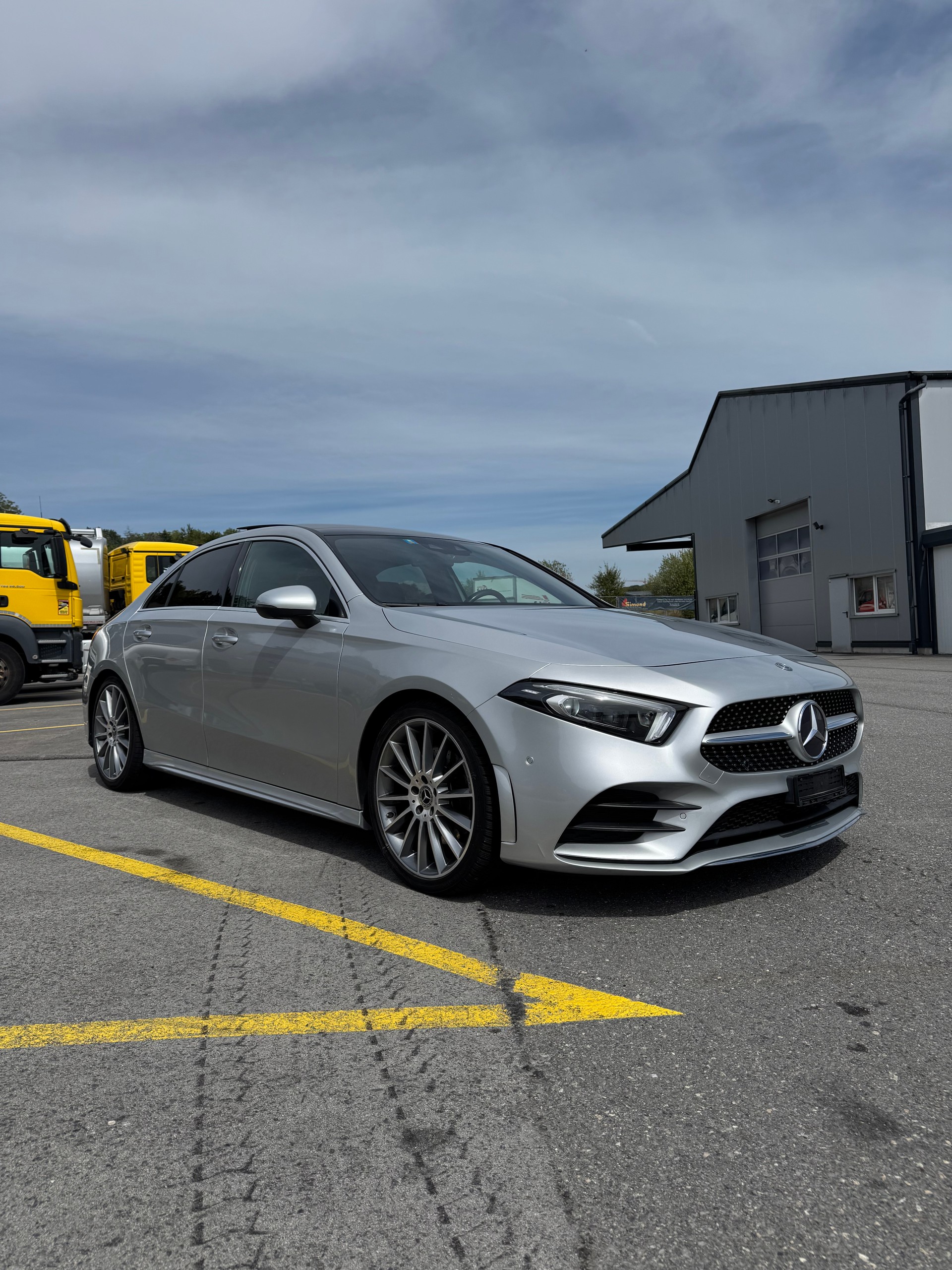 MERCEDES-BENZ A 220 AMG Line 4m-image-0
