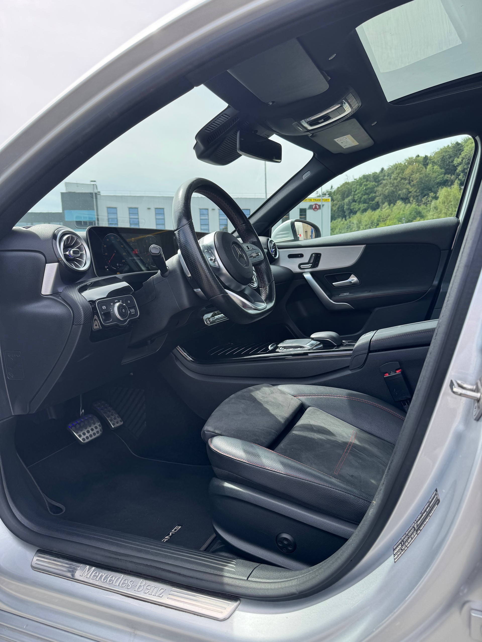 MERCEDES-BENZ A 220 AMG Line 4m-image-2