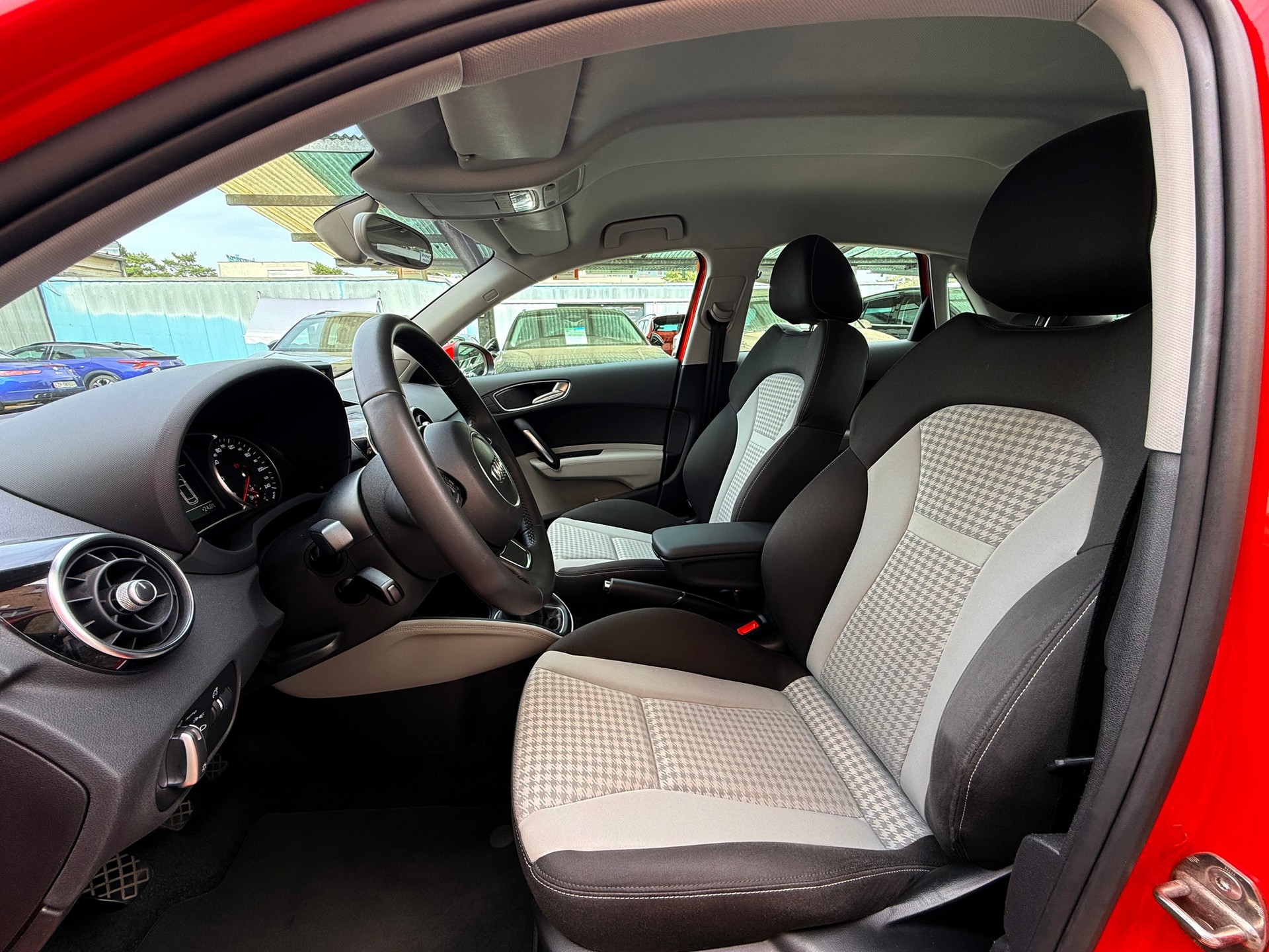 AUDI A1 Sportback 1.4 TFSI Attraction aus 1. Hand-image-17