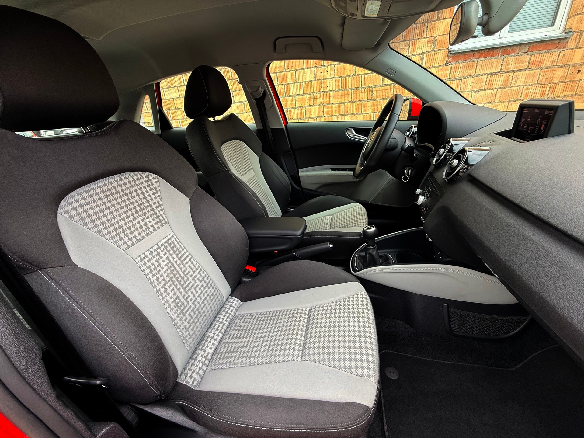 AUDI A1 Sportback 1.4 TFSI Attraction aus 1. Hand-image-19