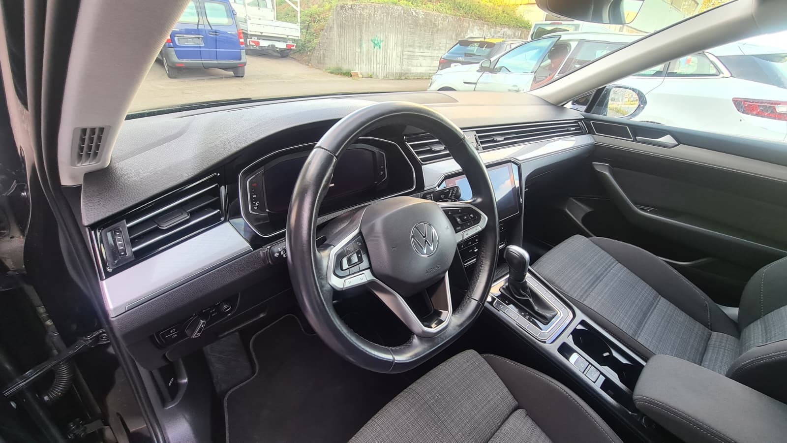 VW Passat 2.0 TDI BMT Business DSG ** Gr-Navi **RF-Kamera ** Sitzheizung ** PDC ** Frisch Ab MFK & Service **-image-16