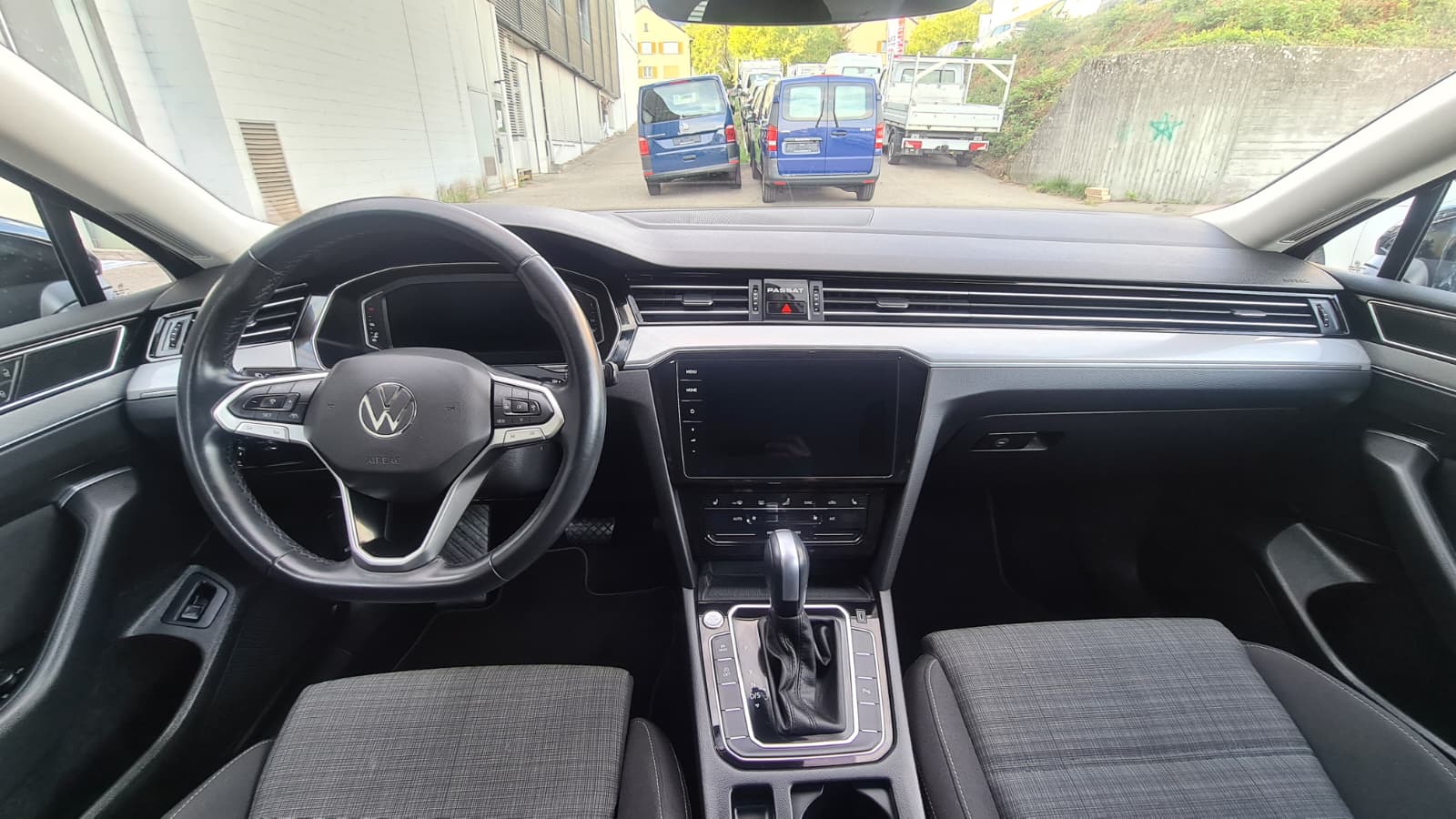 VW Passat 2.0 TDI BMT Business DSG ** Gr-Navi **RF-Kamera ** Sitzheizung ** PDC ** Frisch Ab MFK & Service **-image-15