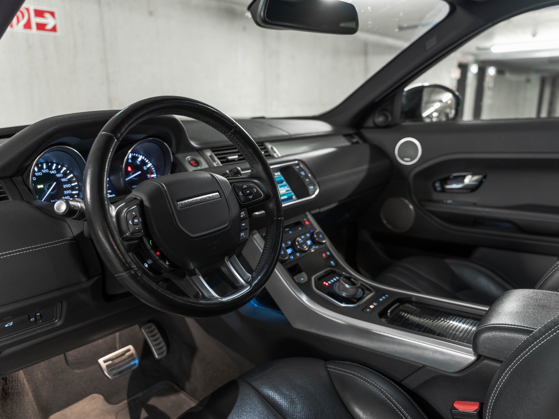 LAND ROVER Range Rover Evoque 2.0 Si4 Autobiography AT9-image-25