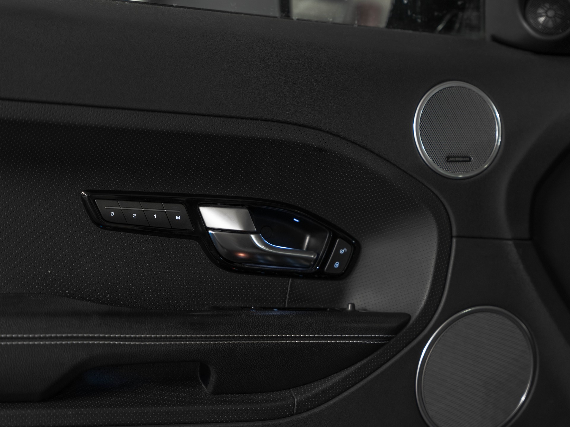 LAND ROVER Range Rover Evoque 2.0 Si4 Autobiography AT9-image-24