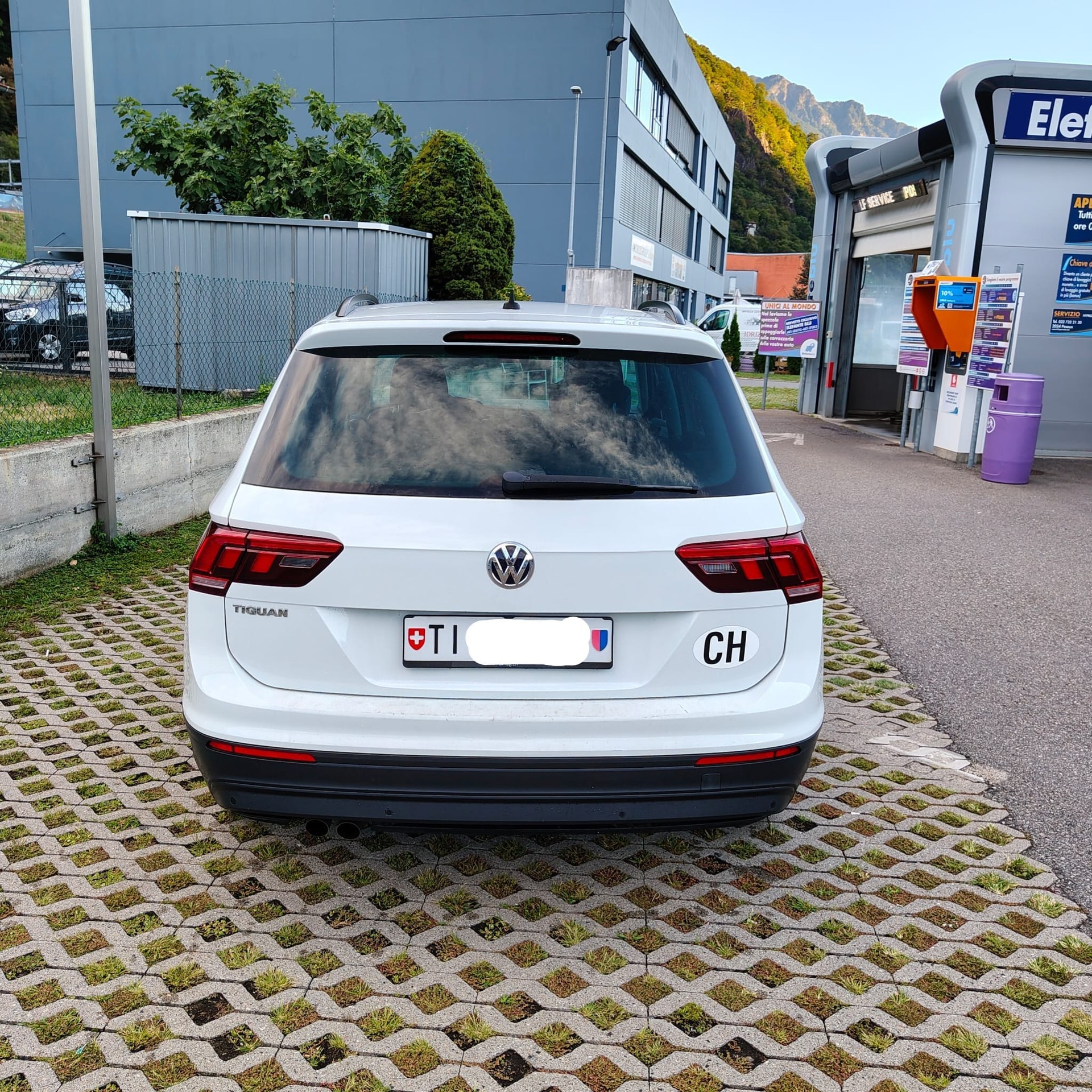 VW 1.5 TSI Trendline 2WD-image-2