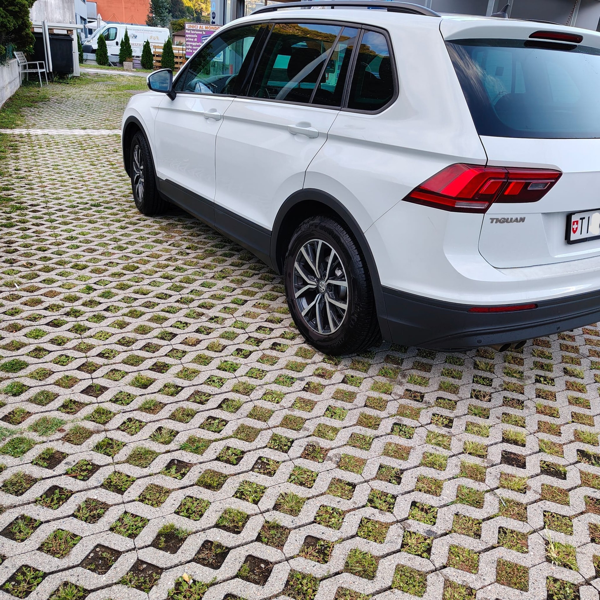 VW 1.5 TSI Trendline 2WD-image-1