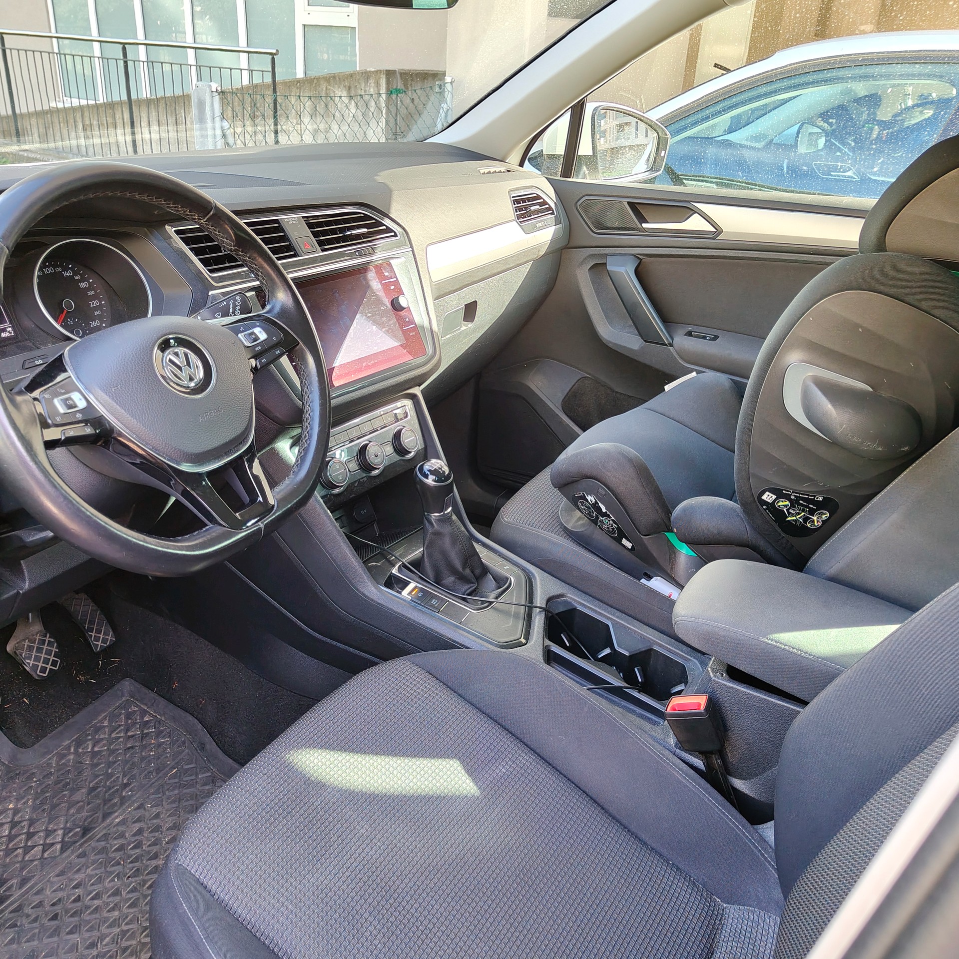 VW 1.5 TSI Trendline 2WD-image-4