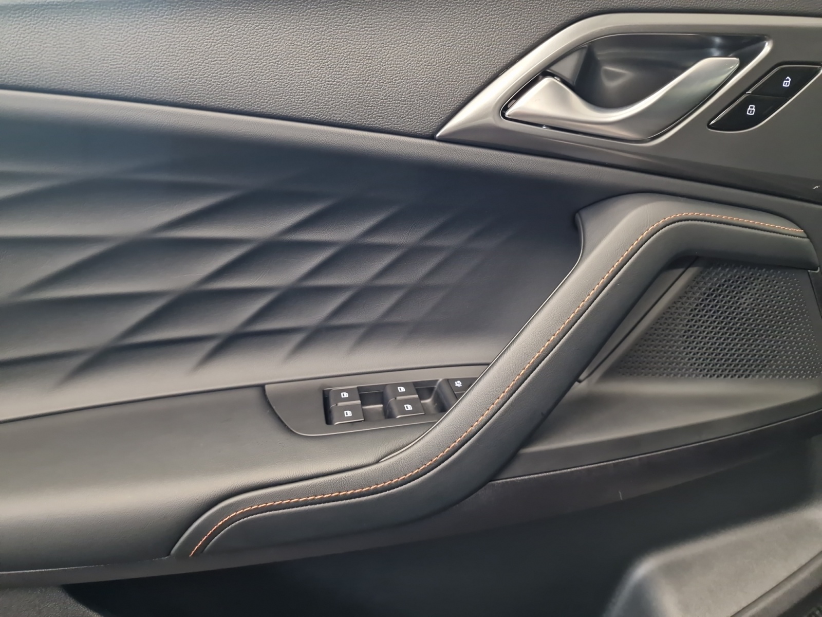 MG HS 1.5 T Plug-In-Hybrid Luxury Reichweite 103 km-image-13