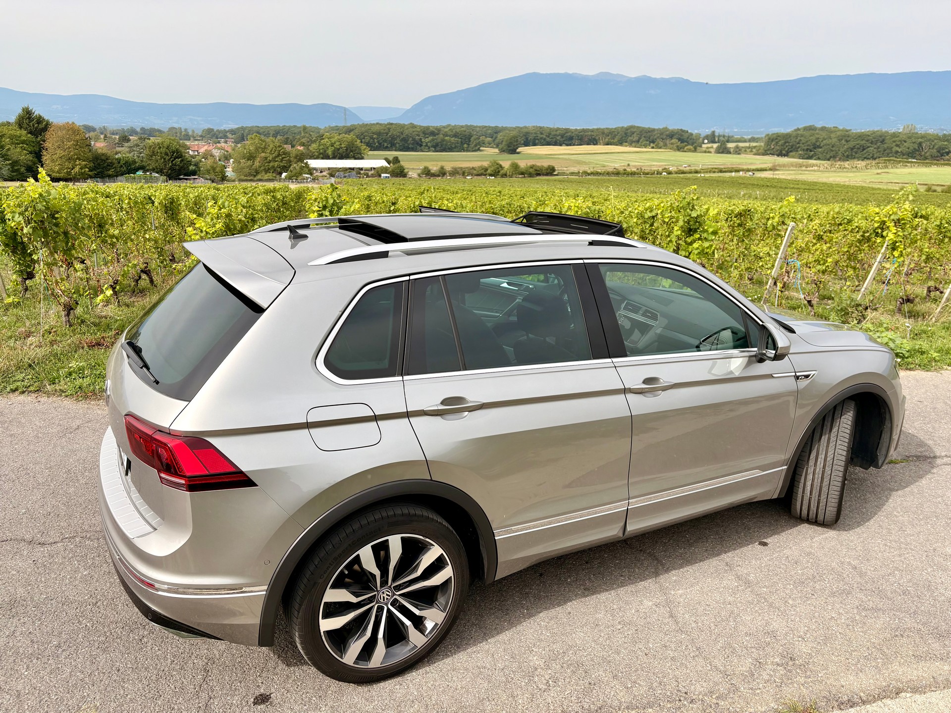 VW 2.0 TSI Highline 4Motion DSG R-Line 220 PS-image-1
