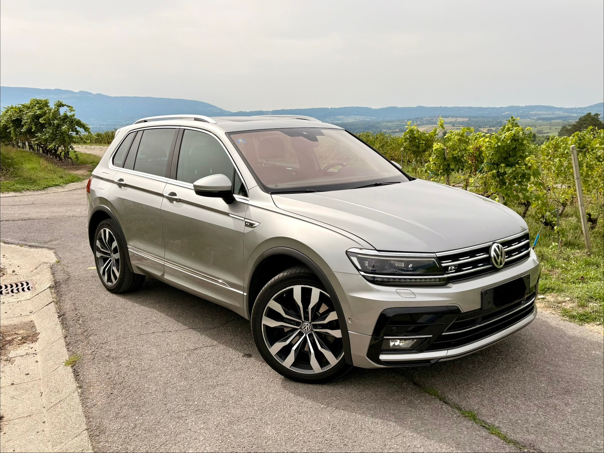 VW 2.0 TSI Highline 4Motion DSG R-Line 220 PS-image-0