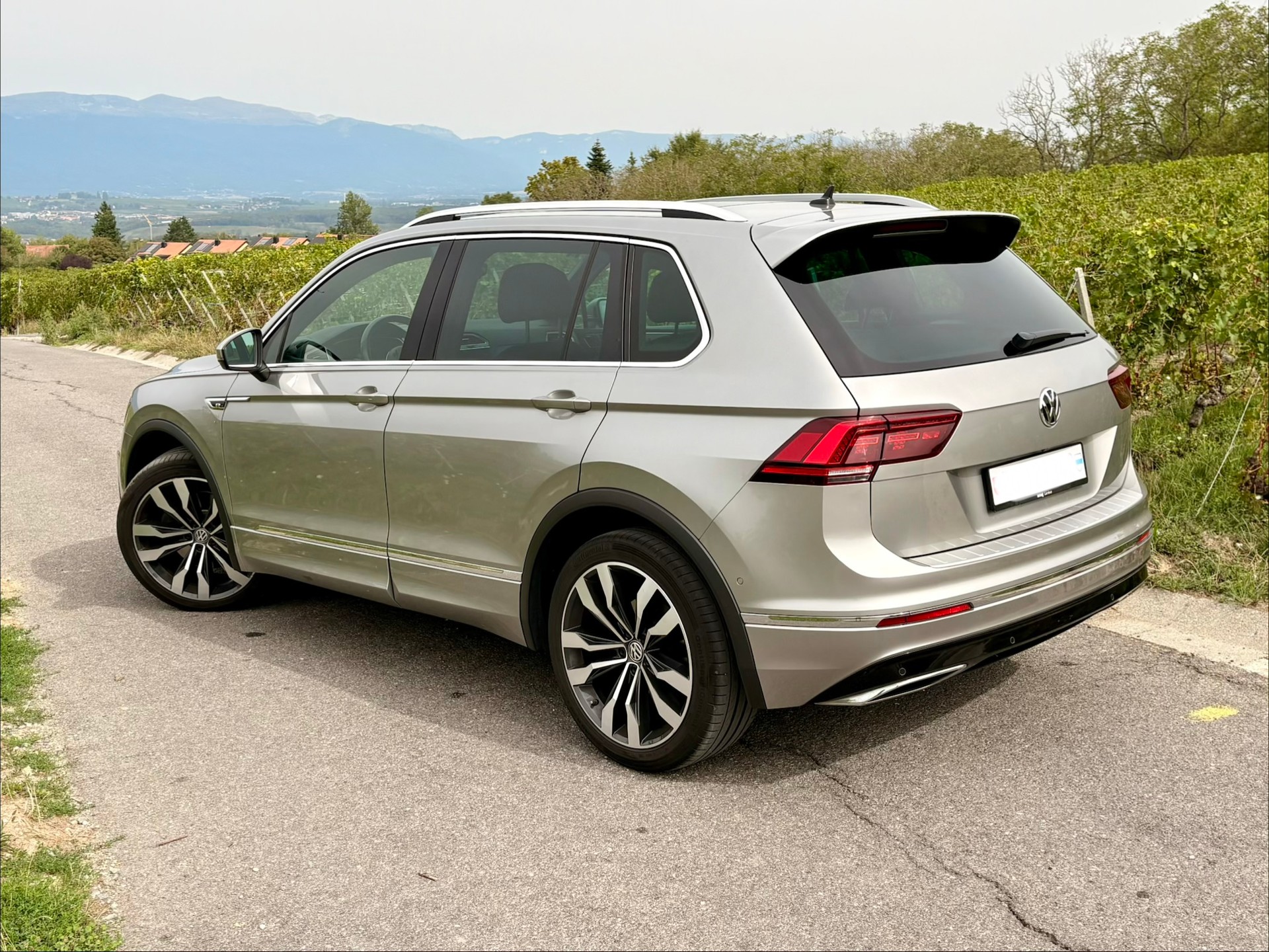 VW 2.0 TSI Highline 4Motion DSG R-Line 220 PS-image-5