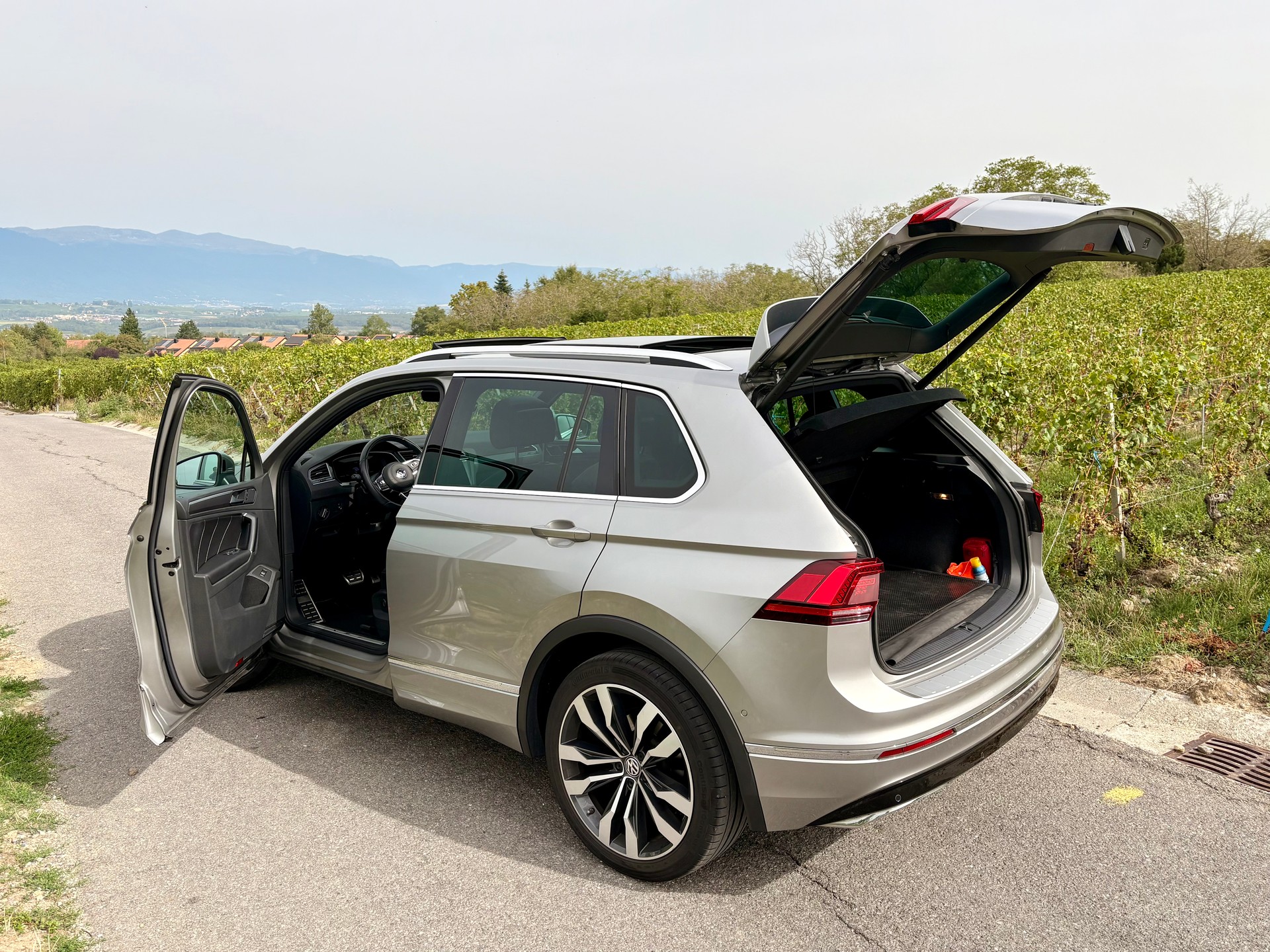 VW 2.0 TSI Highline 4Motion DSG R-Line 220 PS-image-2