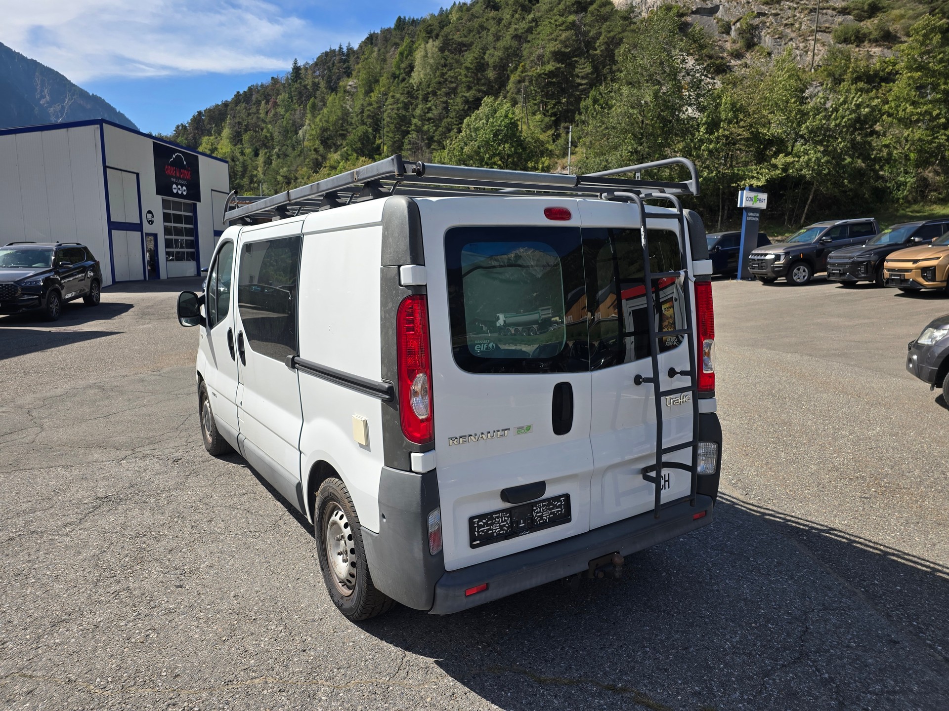RENAULT Trafic 2.0 dCi 115 2.9t L1H1-image-2