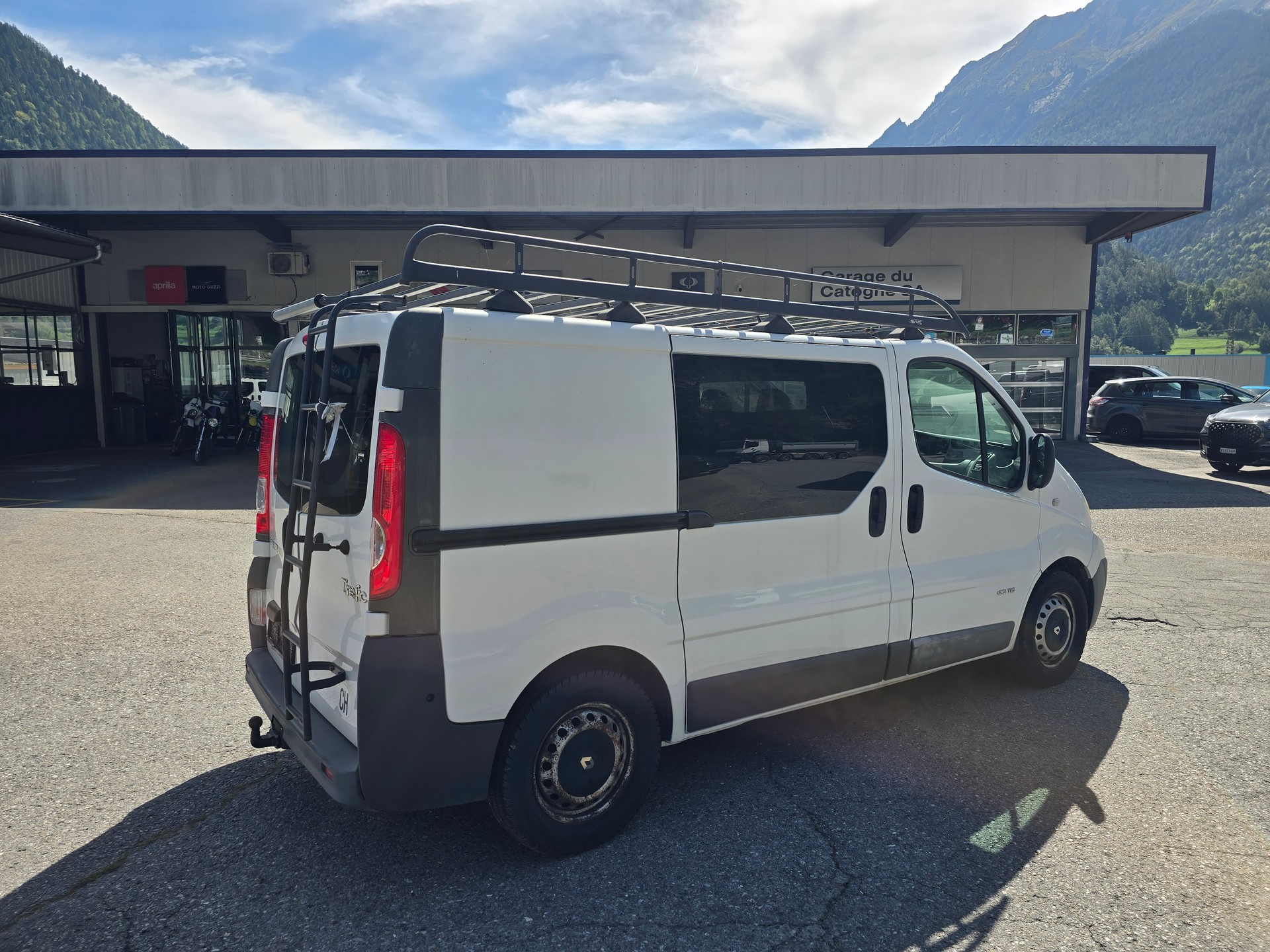 RENAULT Trafic 2.0 dCi 115 2.9t L1H1-image-1