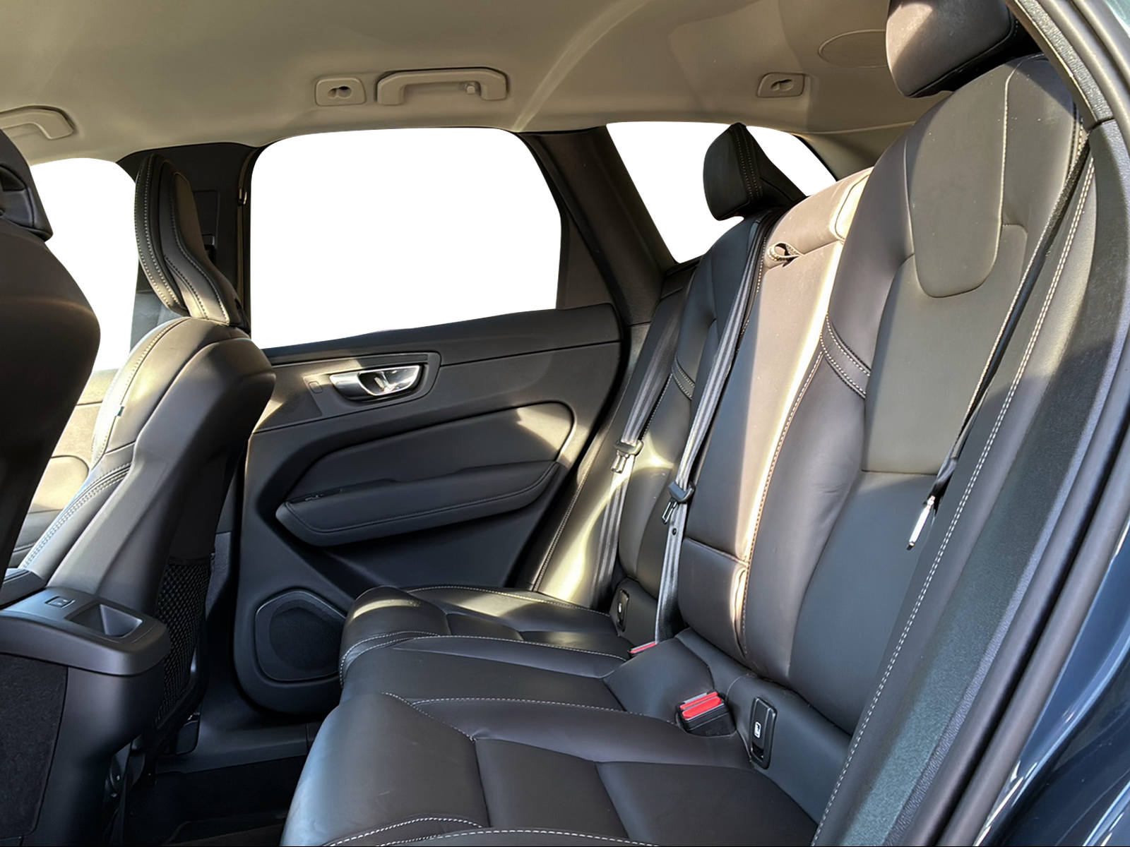 VOLVO XC60 2.0 B5 MH Plus Dark AWD-image-12