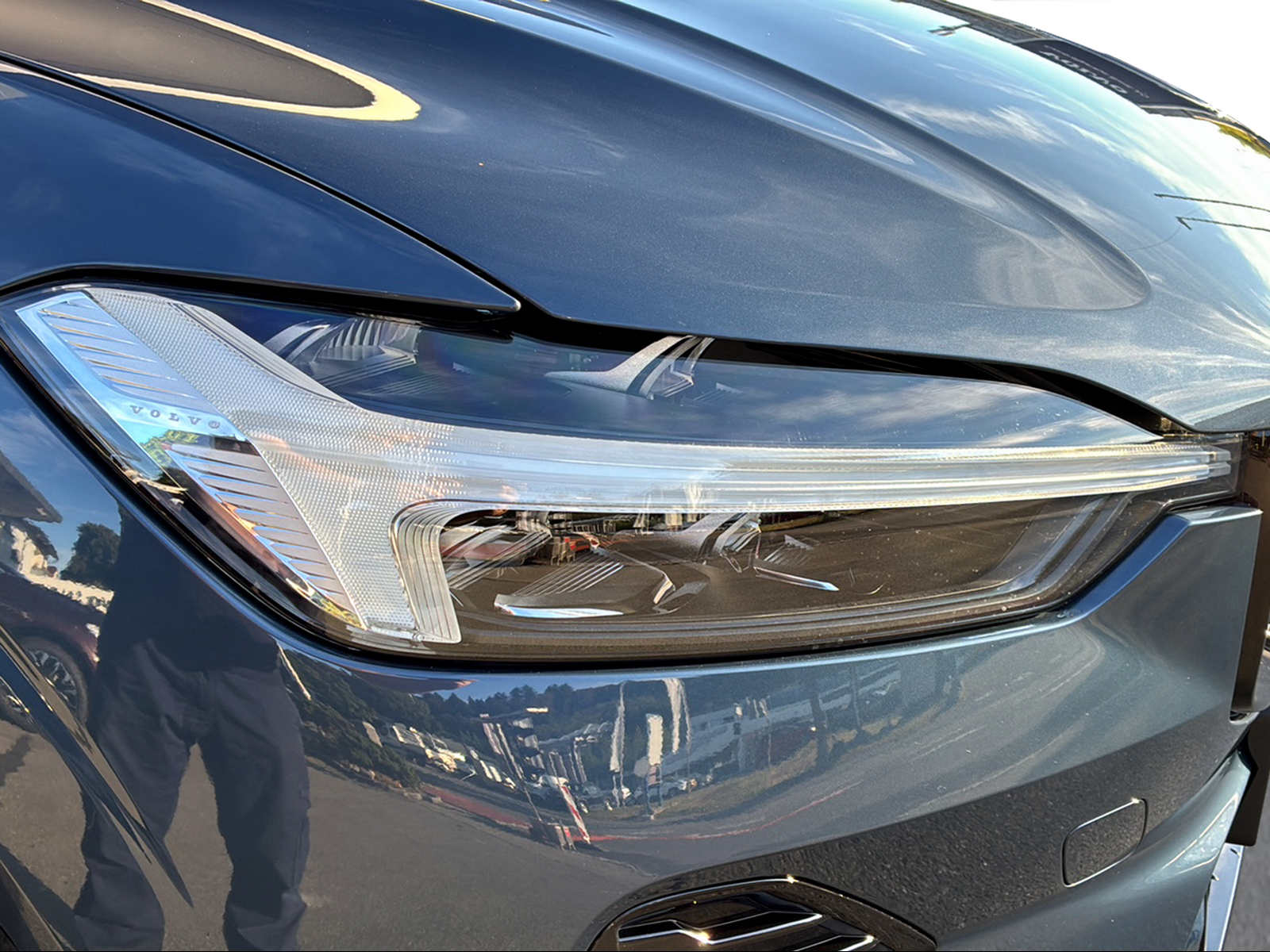 VOLVO XC60 2.0 B5 MH Plus Dark AWD-image-16