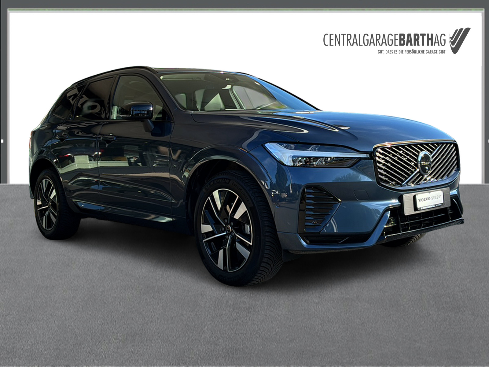 VOLVO XC60 2.0 B5 MH Plus Dark AWD-image-2