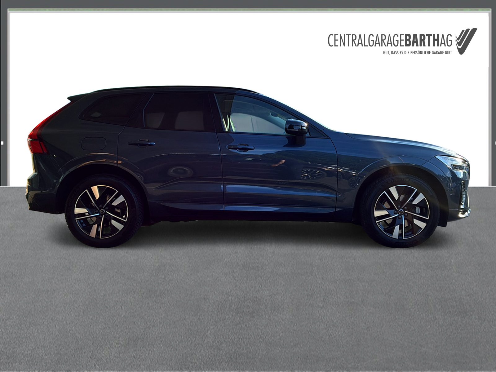 VOLVO XC60 2.0 B5 MH Plus Dark AWD-image-5