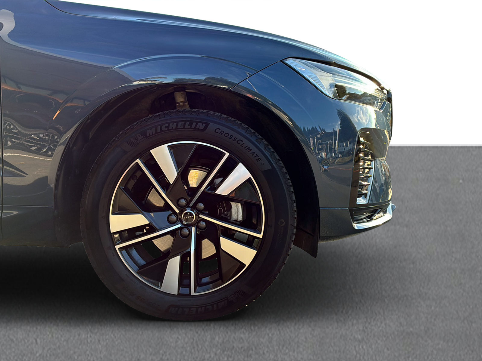 VOLVO XC60 2.0 B5 MH Plus Dark AWD-image-15