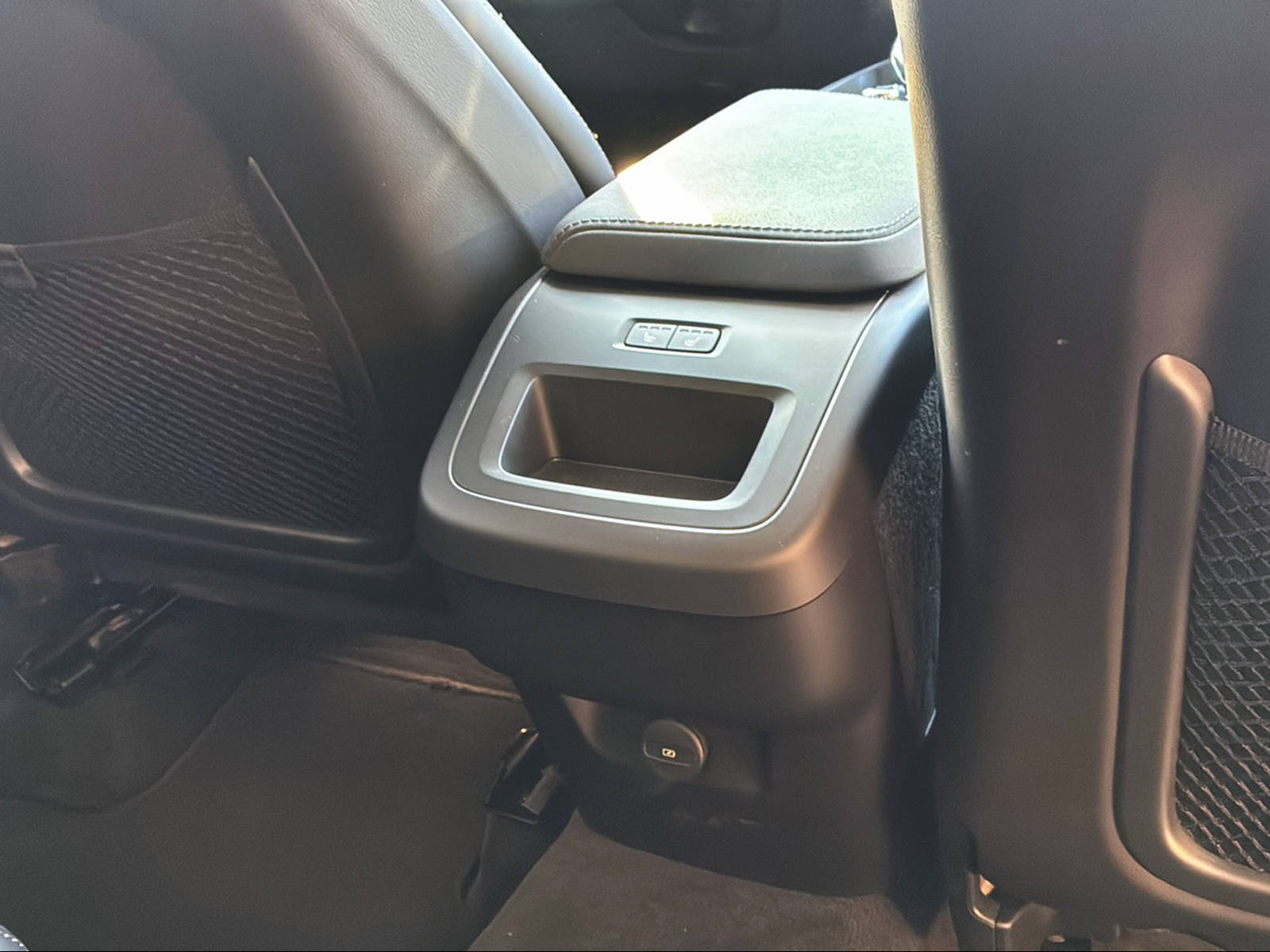 VOLVO XC60 2.0 B5 MH Plus Dark AWD-image-13