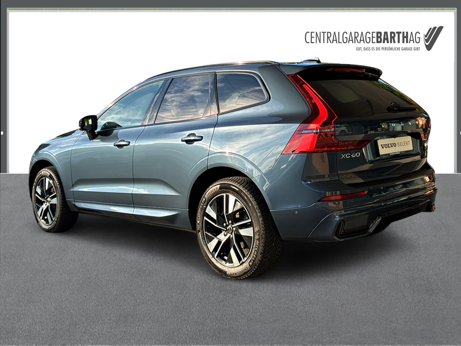 VOLVO XC60 2.0 B5 MH Plus Dark AWD-image-7