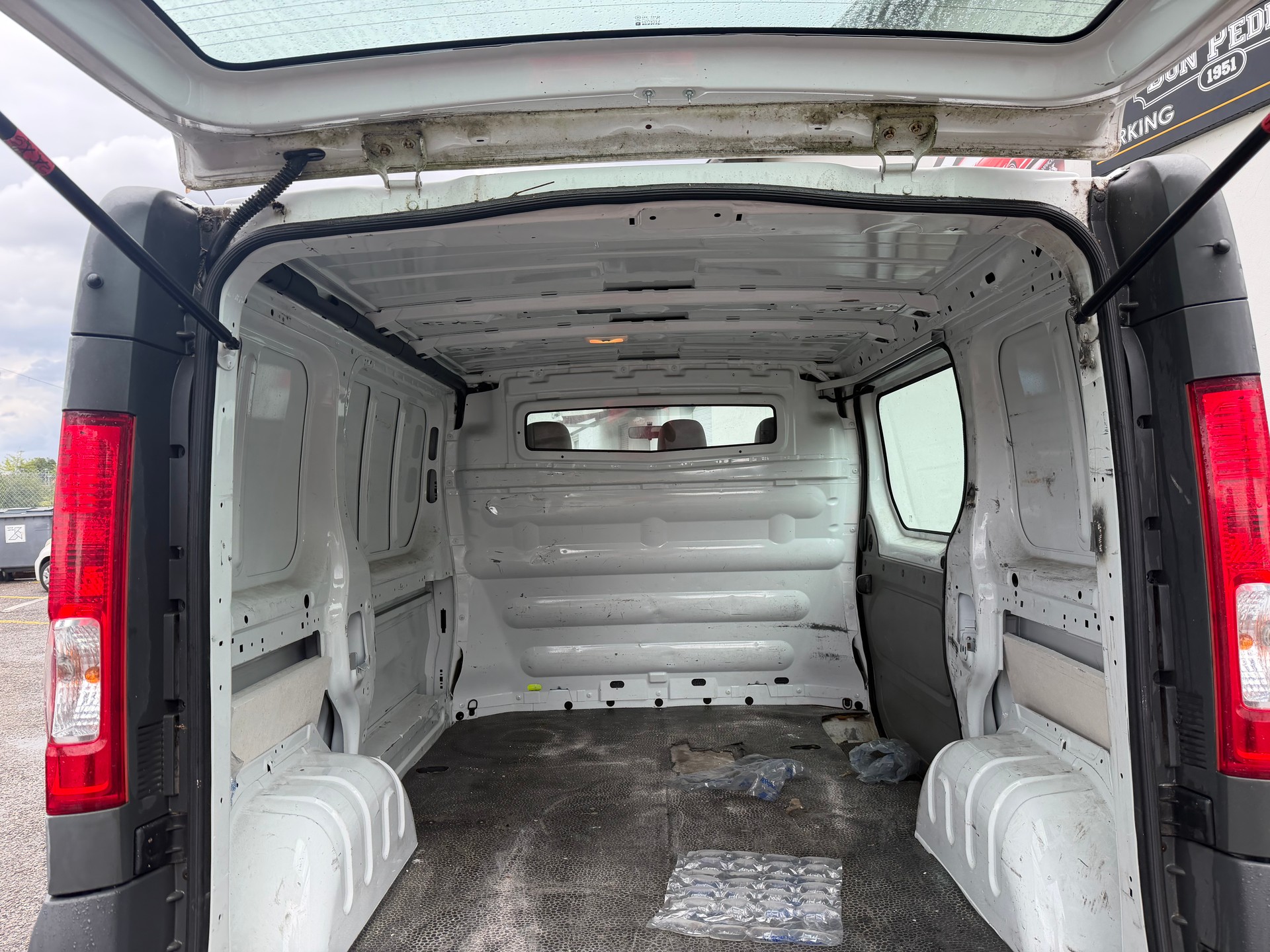 RENAULT Trafic 2.0 dCi 115 2.9t L1H1-image-5