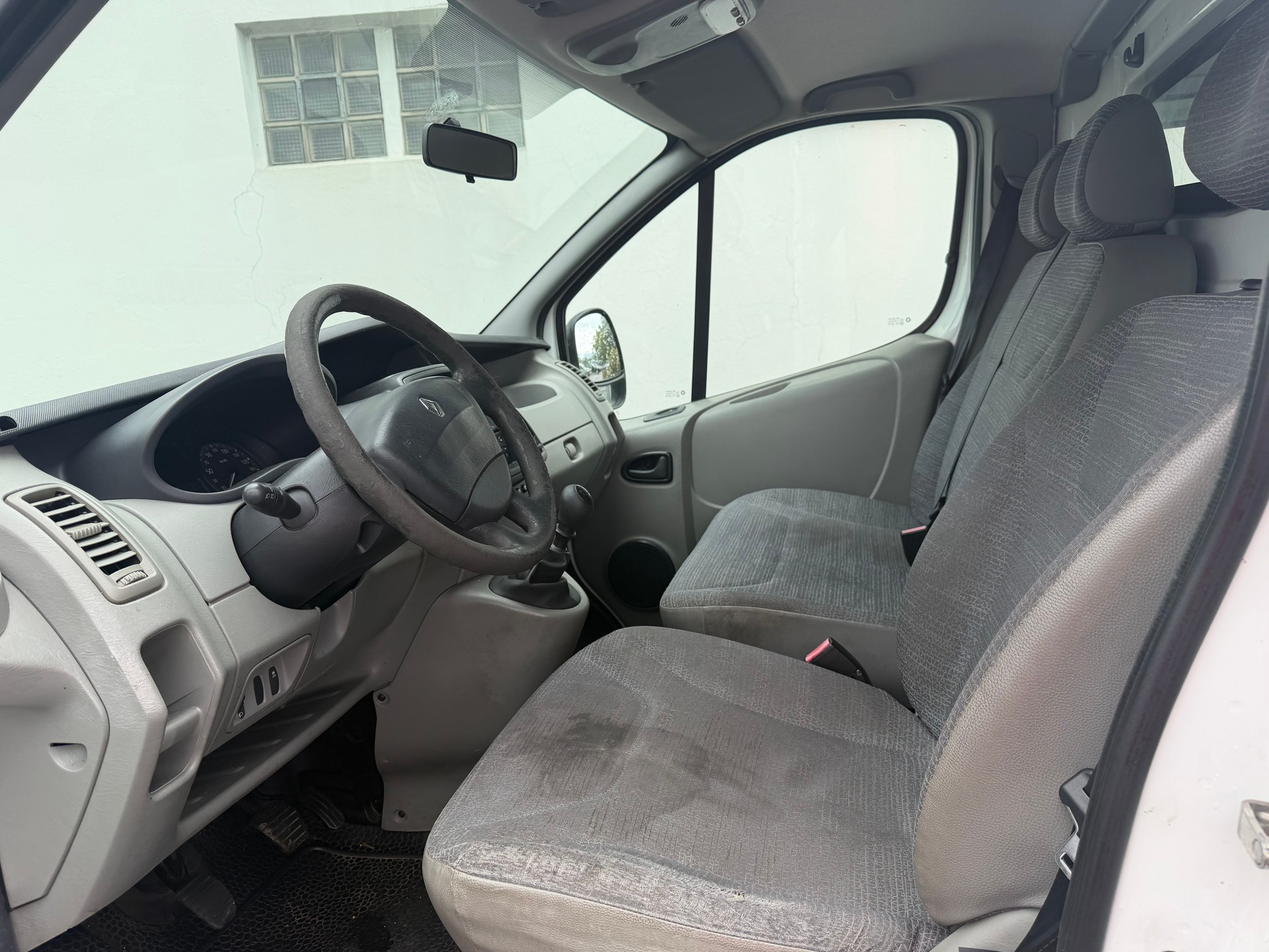 RENAULT Trafic 2.0 dCi 115 2.9t L1H1-image-7