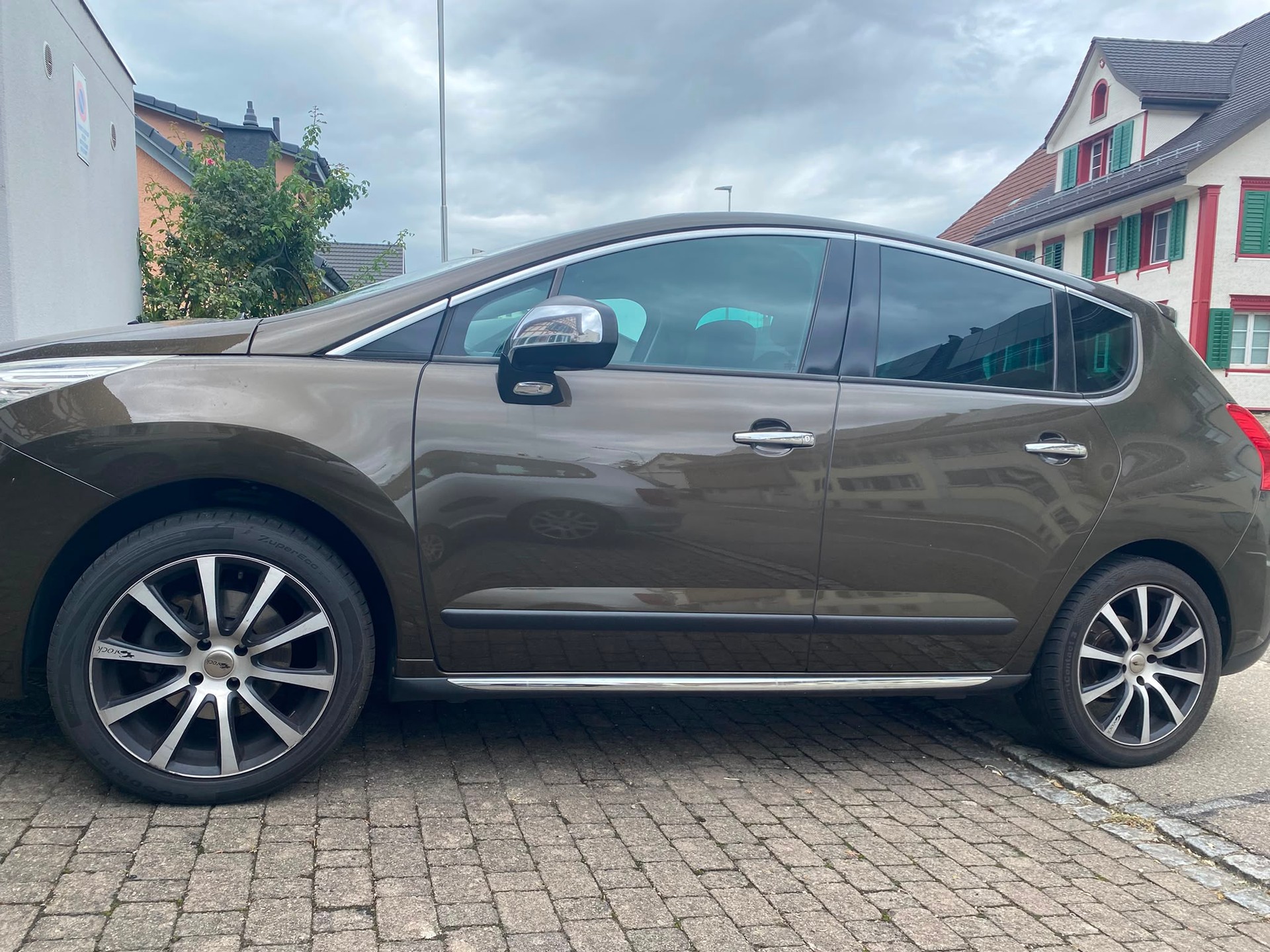 PEUGEOT 3008 1.6 16V T Platinum-image-3