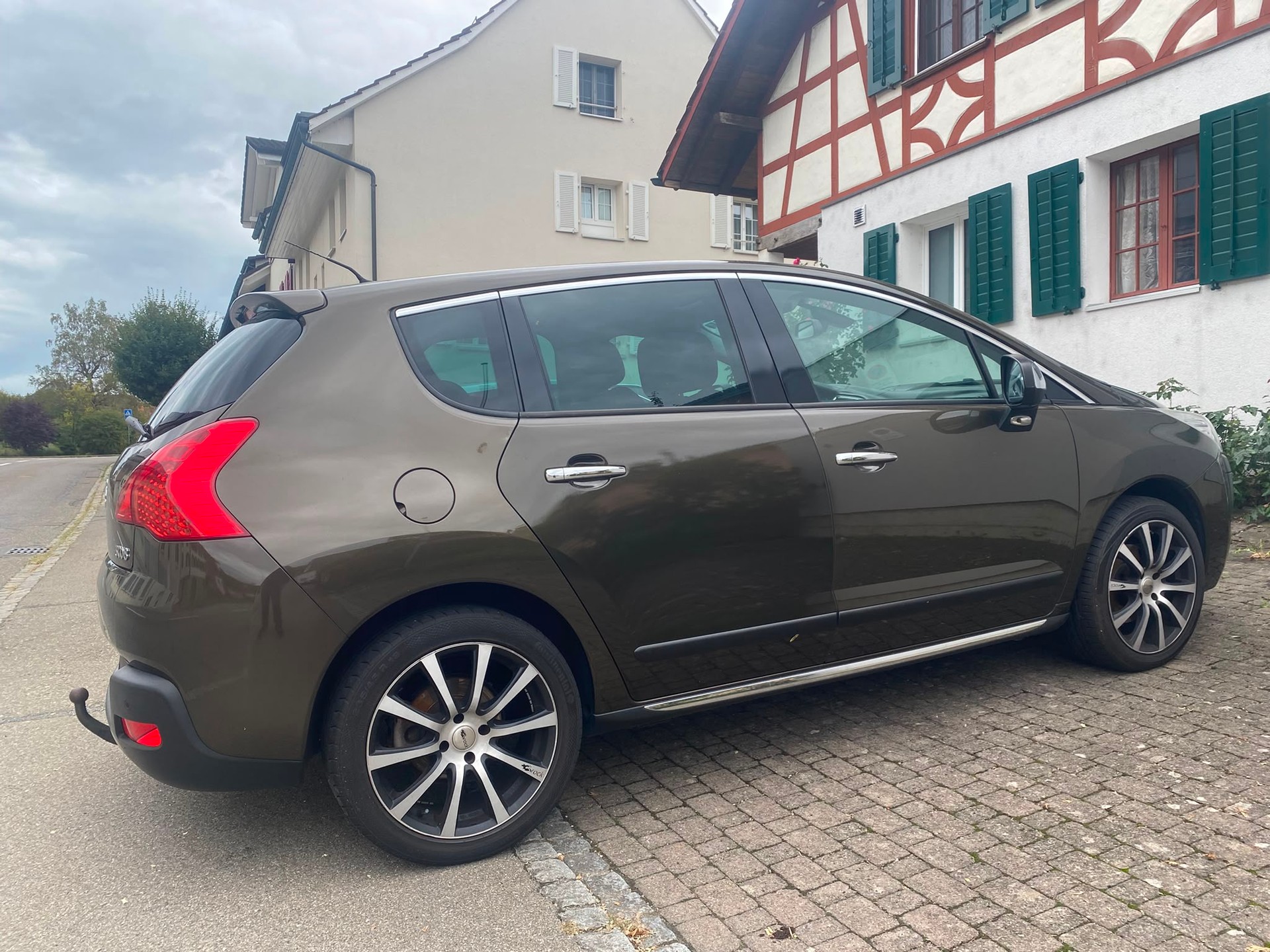 PEUGEOT 3008 1.6 16V T Platinum-image-4