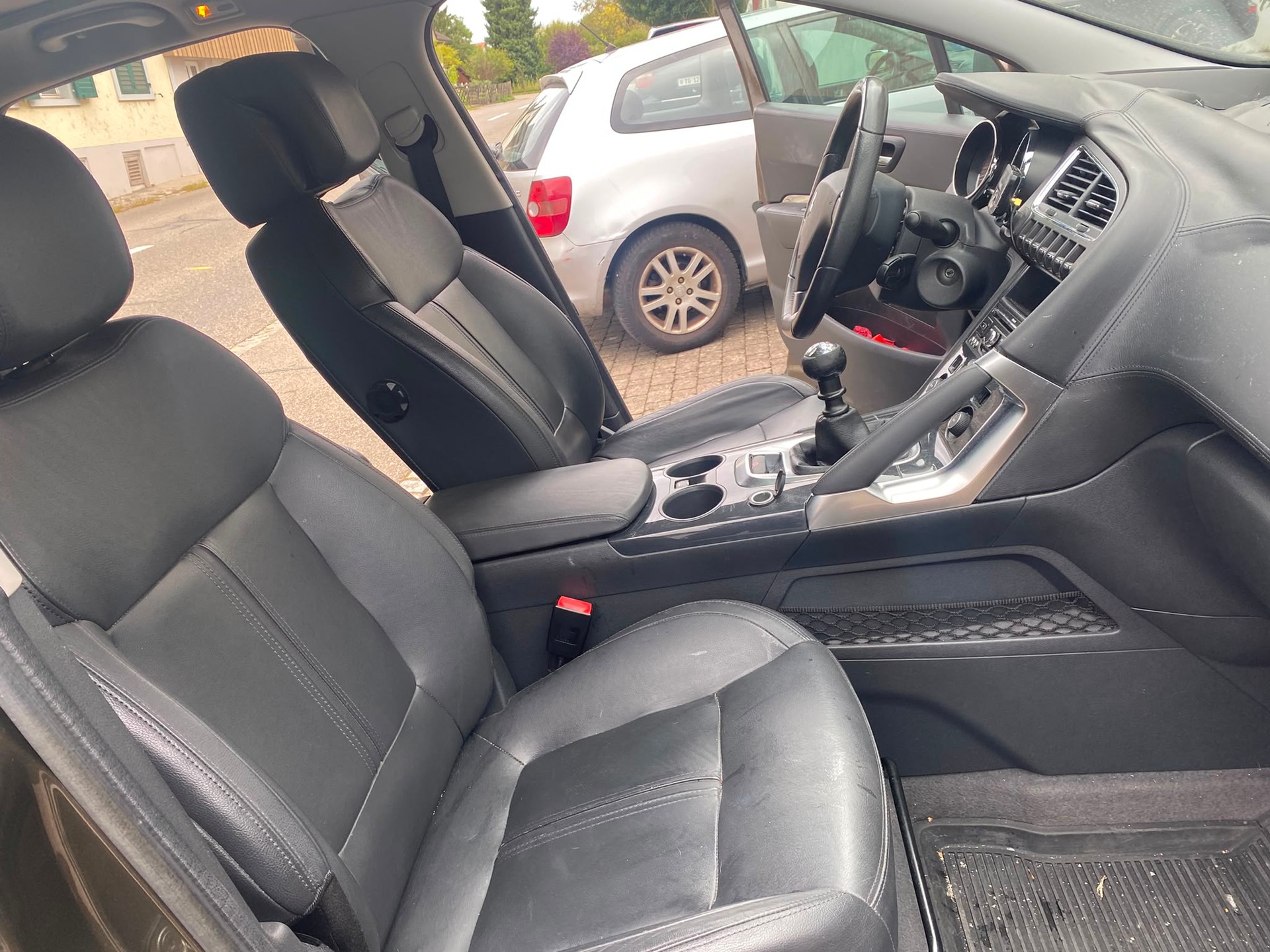 PEUGEOT 3008 1.6 16V T Platinum-image-6