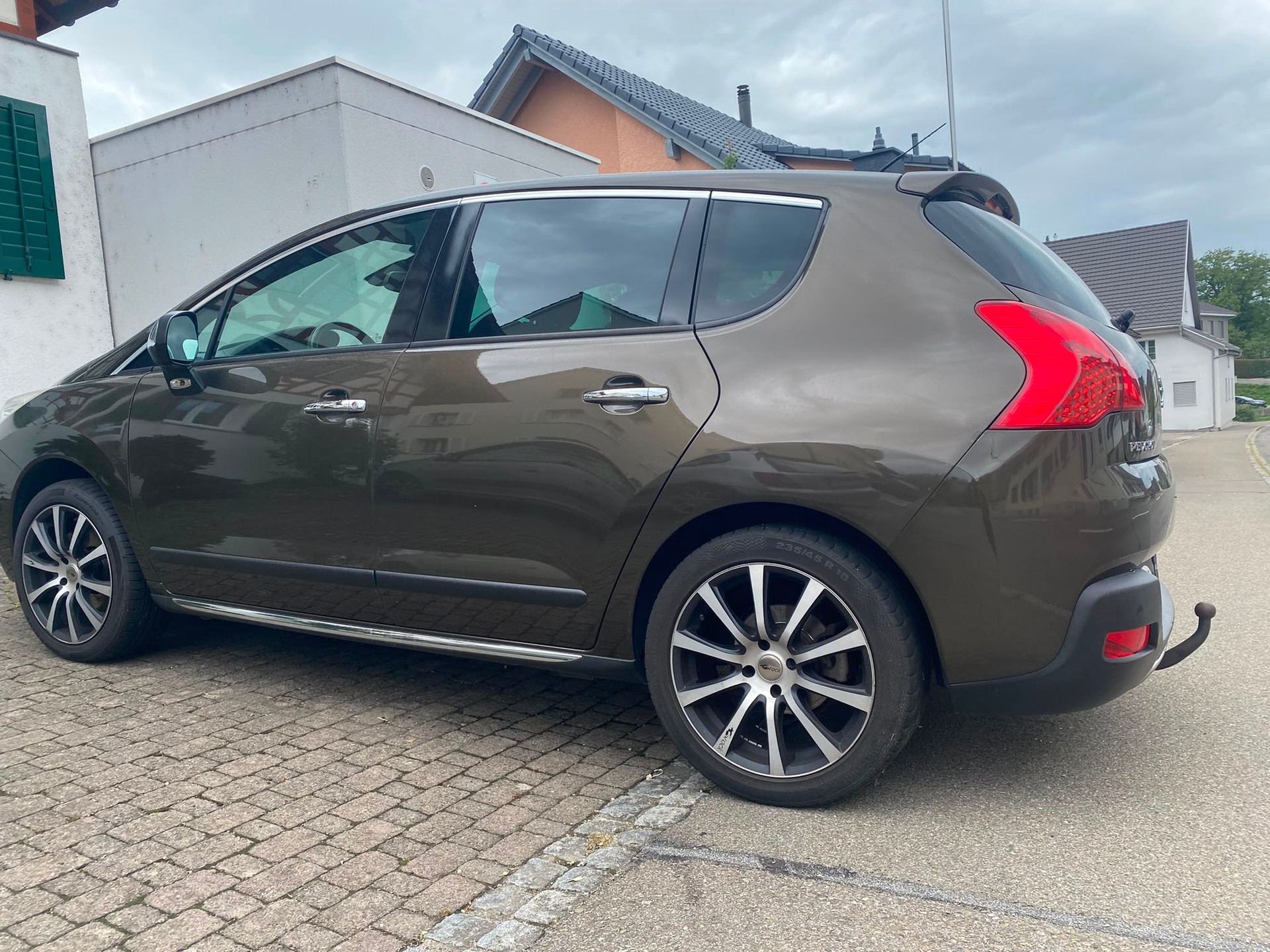 PEUGEOT 3008 1.6 16V T Platinum-image-2