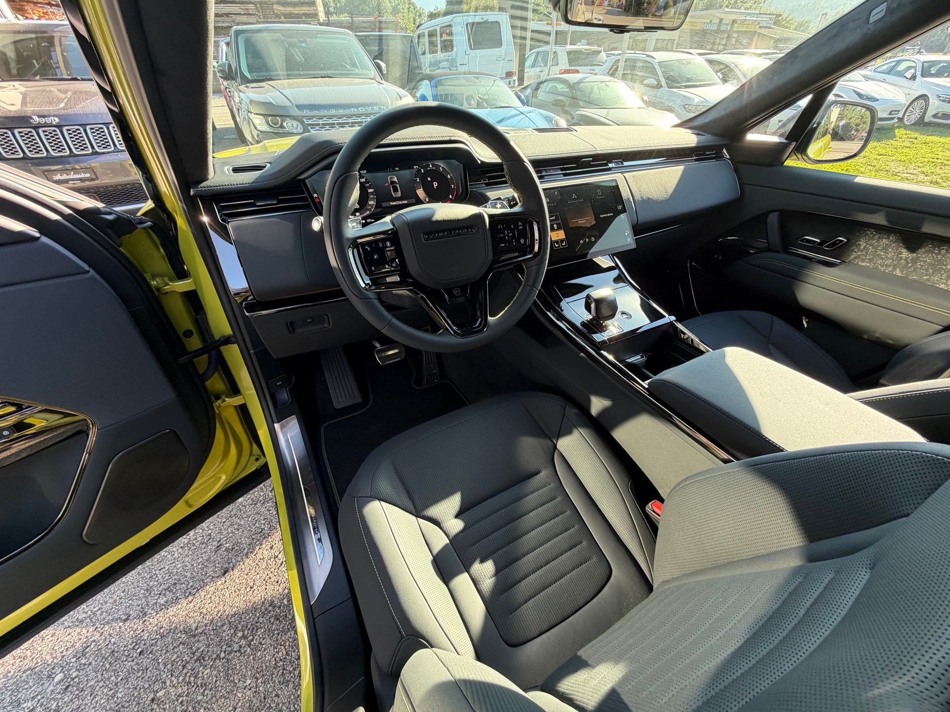 LAND ROVER Range Rover Sport P635 4.4 V8 SV SOL CURATION-image-9
