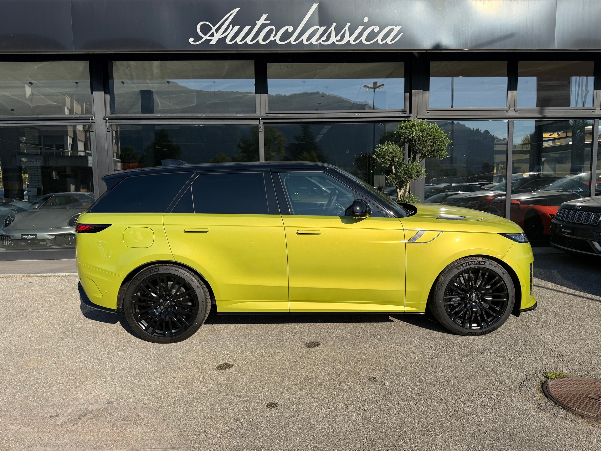 LAND ROVER Range Rover Sport P635 4.4 V8 SV SOL CURATION-image-3