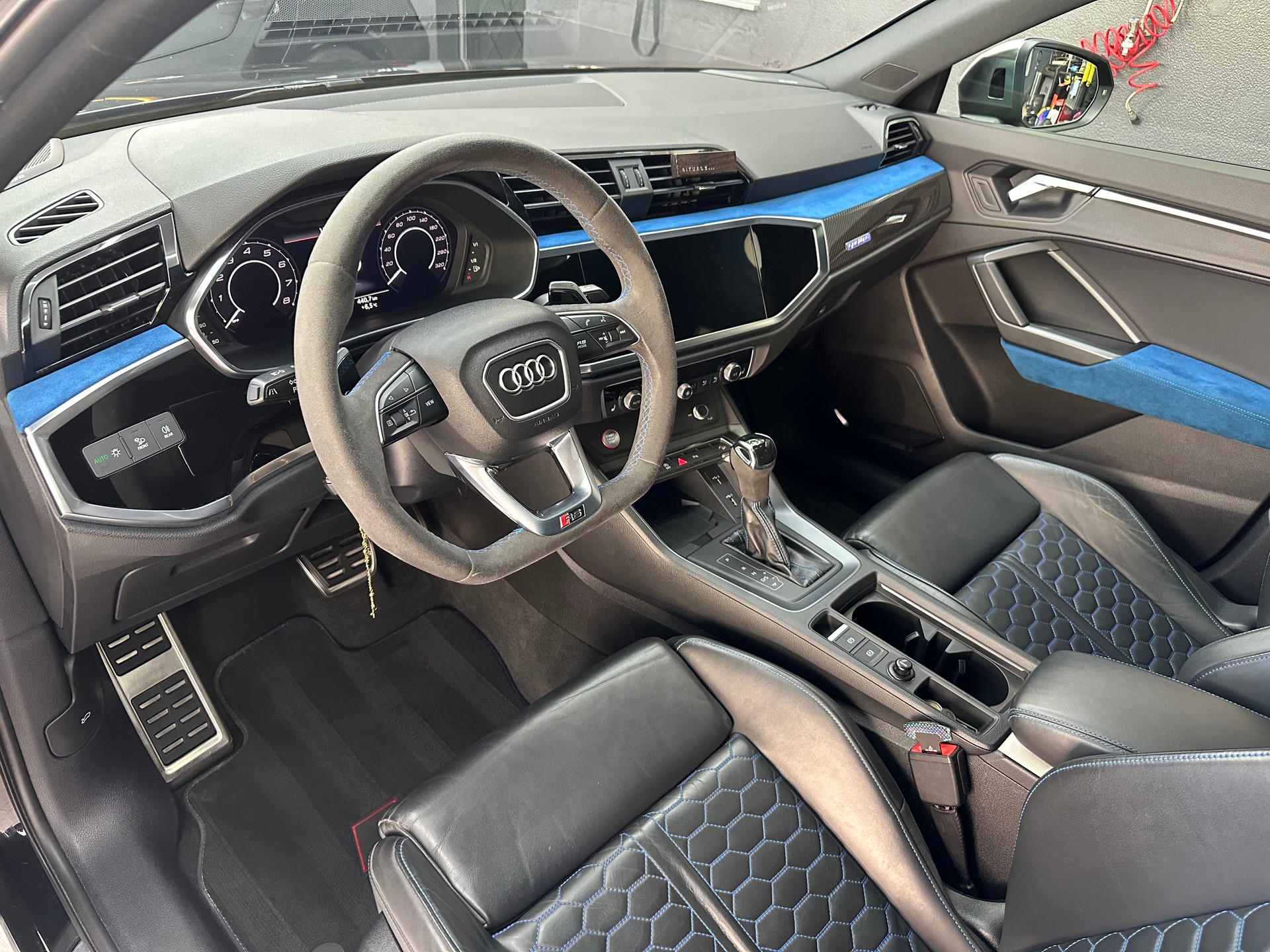 AUDI RS Q3 Sportback quattro S tronic-image-8